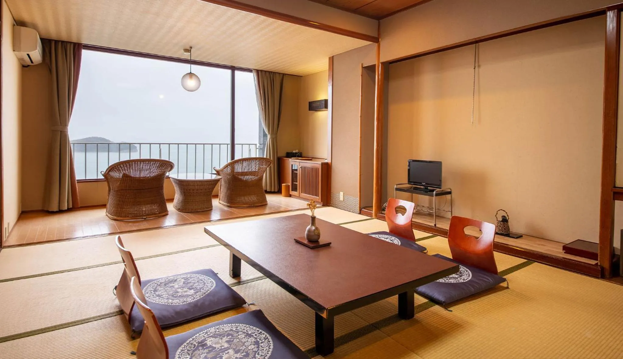 Japanese-Style Room with Shared Bathroom and Sea View  in Tenku Hotel Kairo