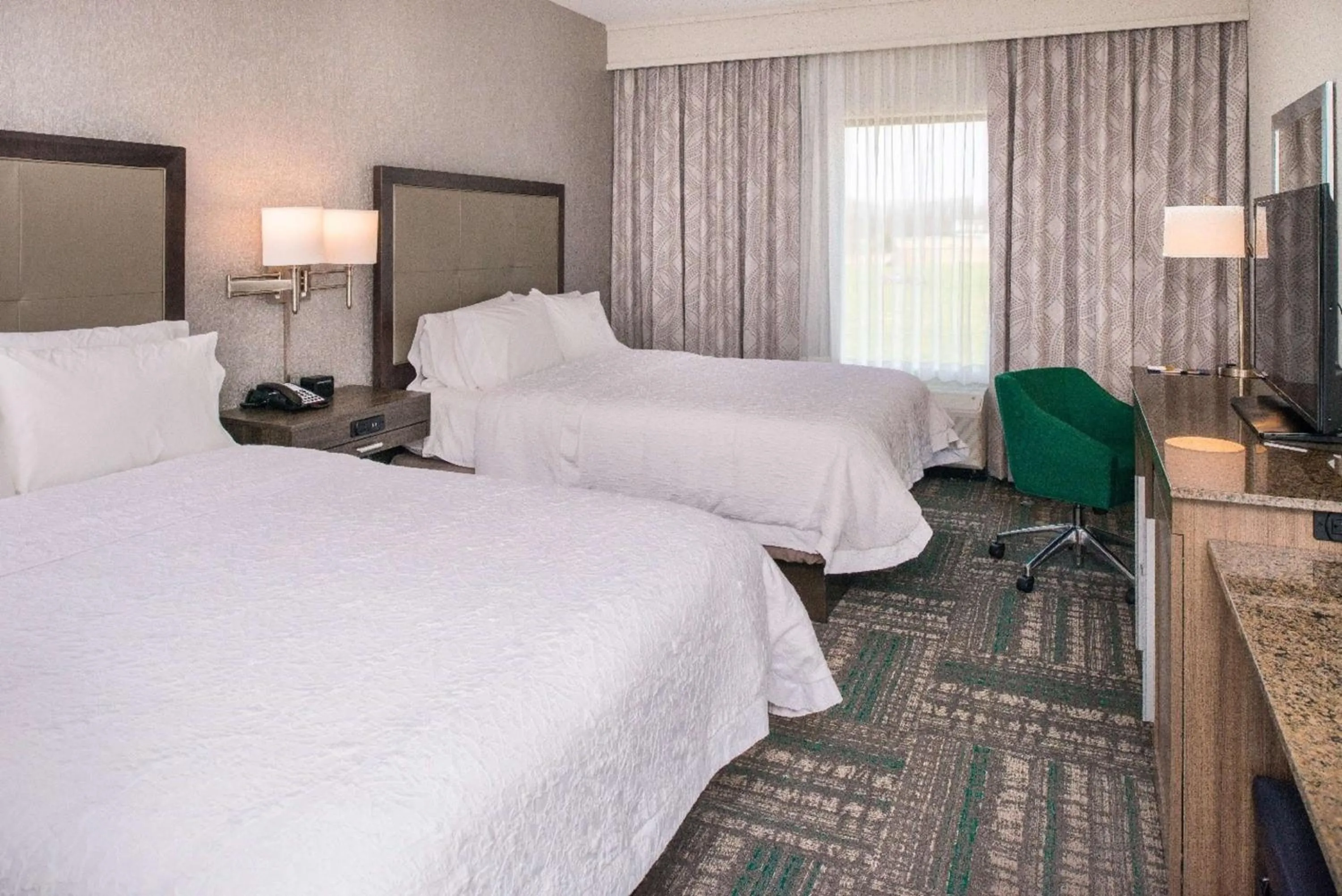 Queen Room with Two Queen Beds - Hearing Access/Non-Smoking in Hampton Inn - Paragould