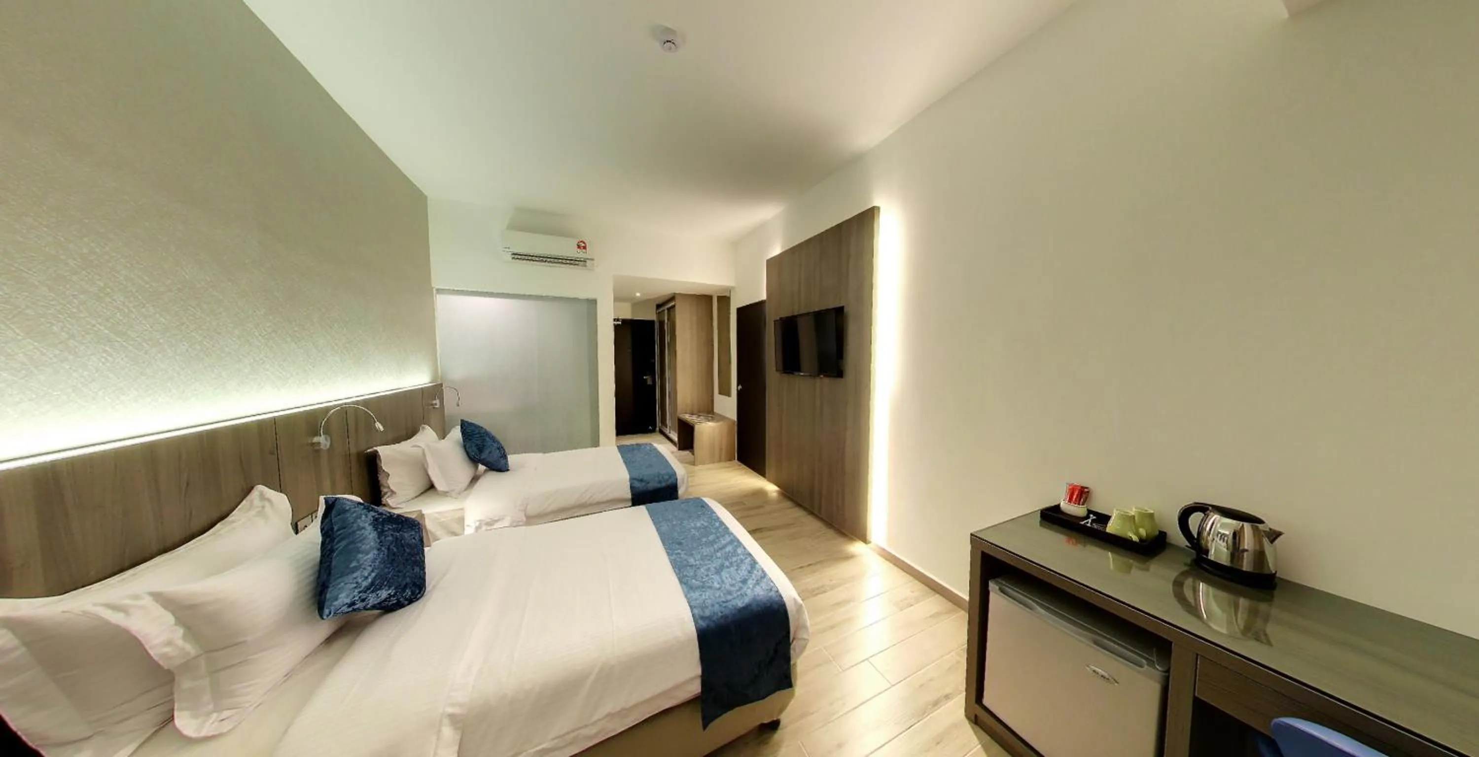 Deluxe Triple Room in Flora by Crossroads Hotel