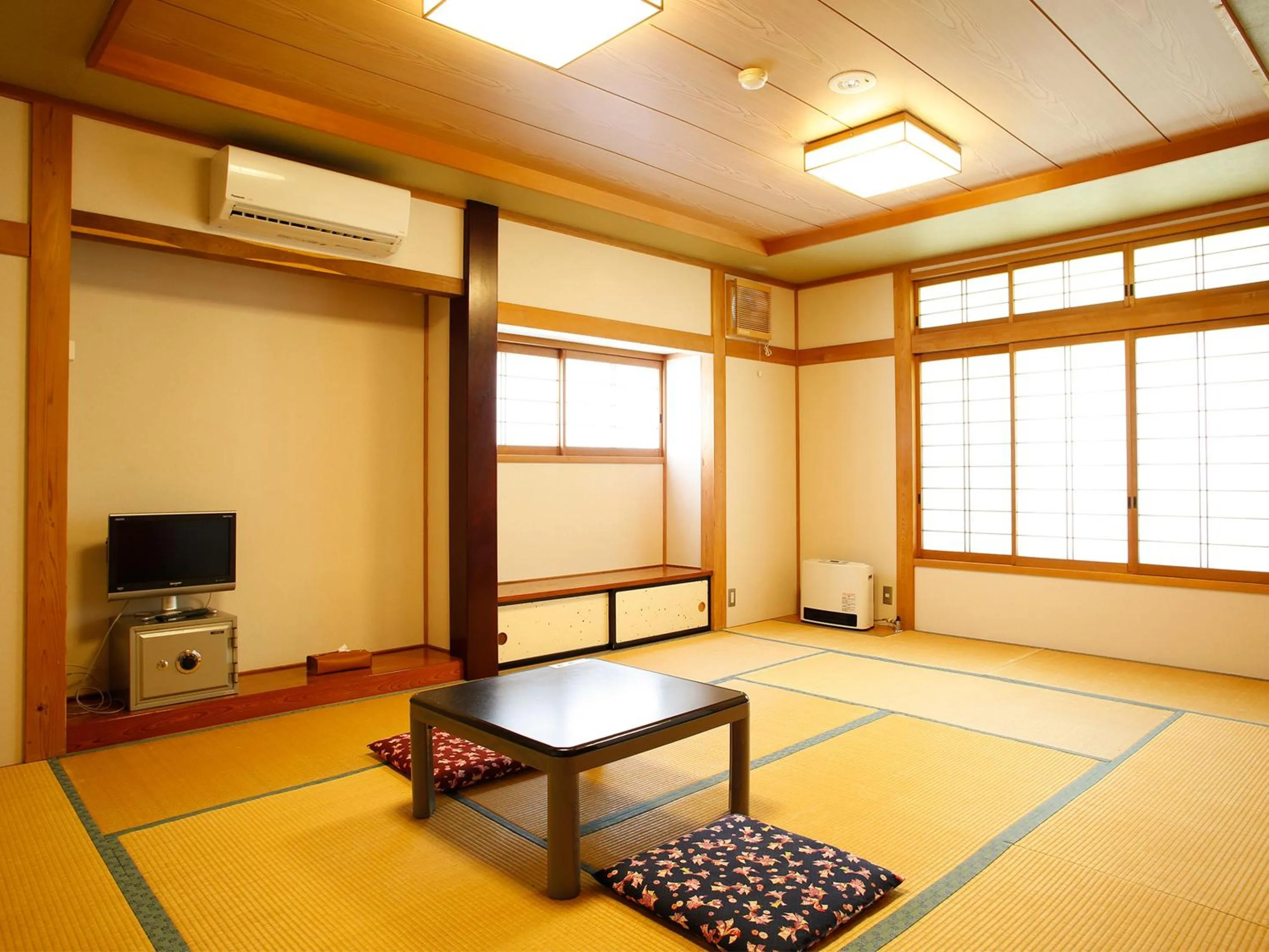 Deluxe Japanese-Style Room with Shared Bathroom in Oyado Fubuki