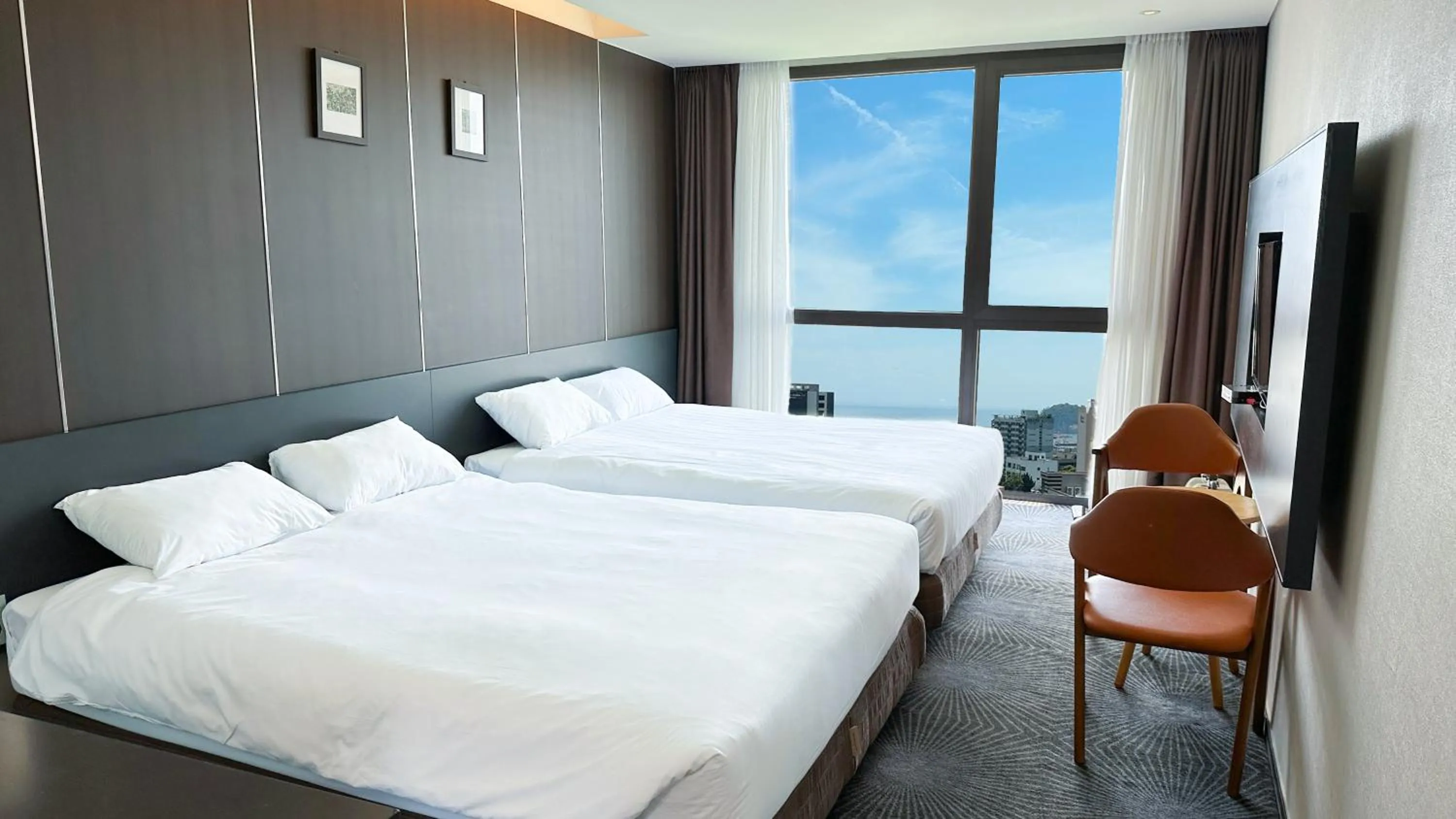 Executive Queen Room with Two Queen Beds in Golden Daisy Hotel