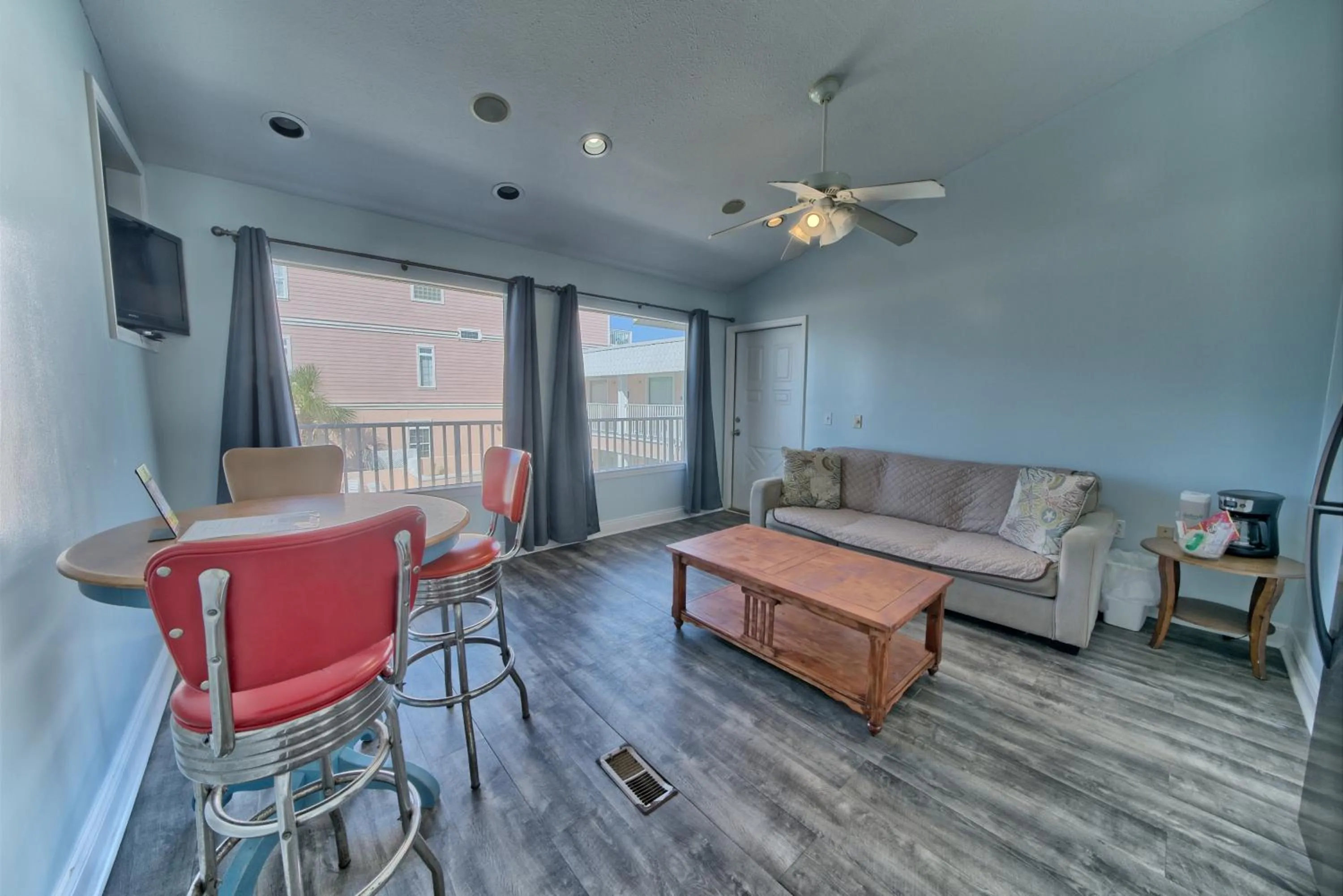 Studio 27 in Pineapple Villas