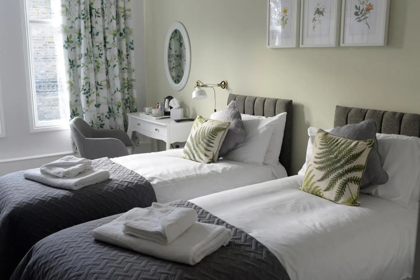 Standard Twin Room in The Milford Arms