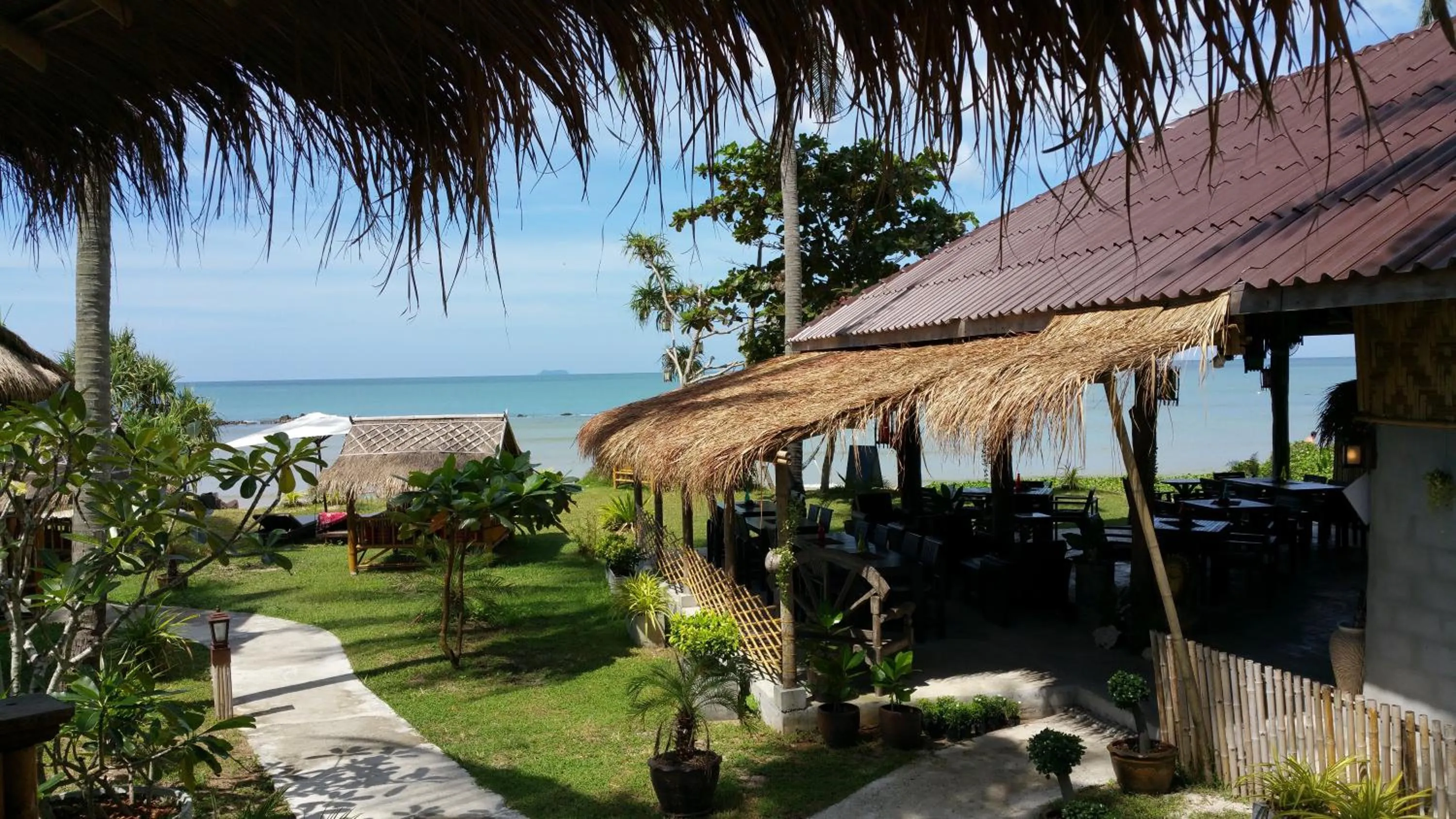 Bungalow with Sea View in Lazy Days Bungalows