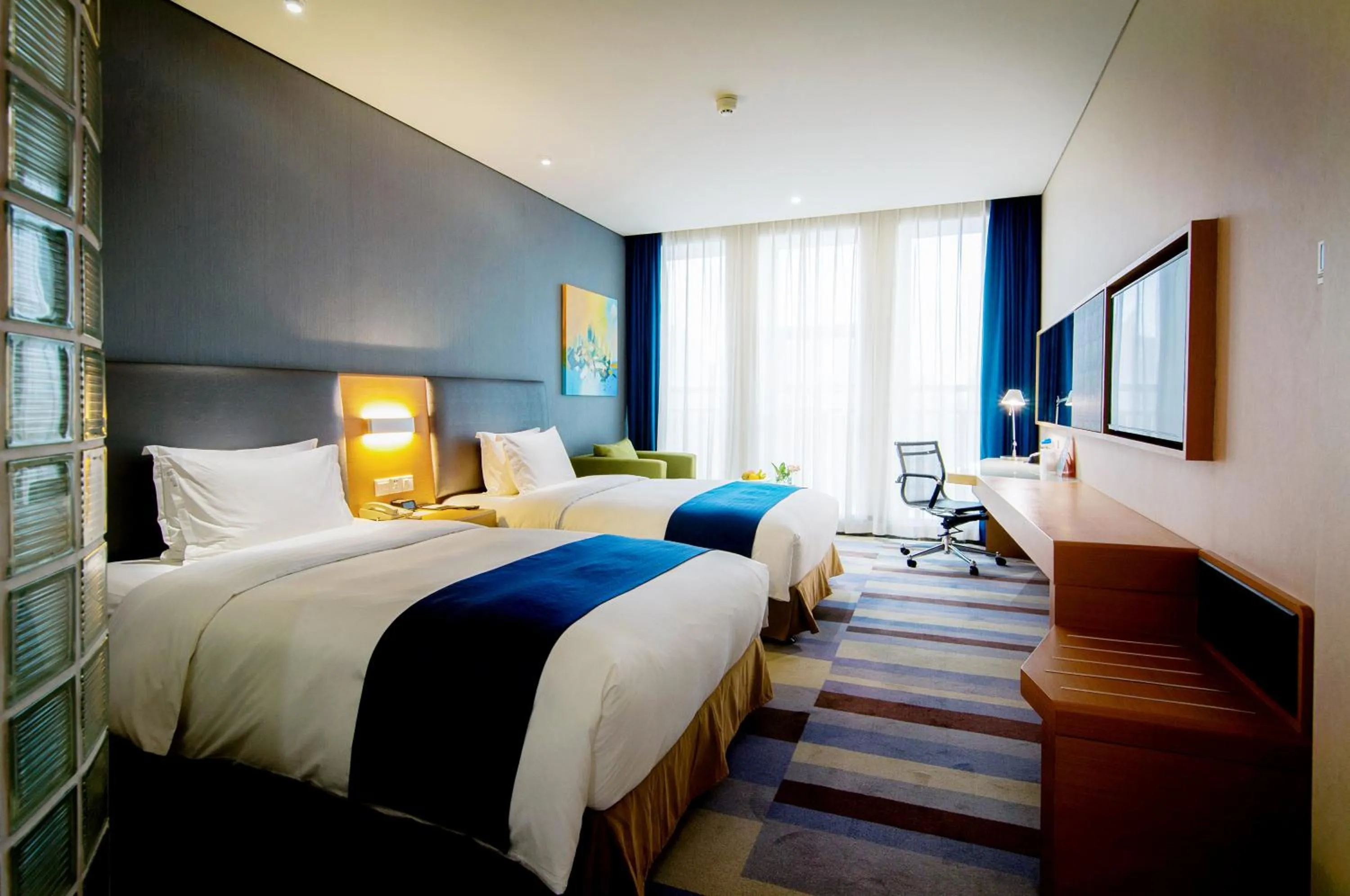 Standard Twin Room with City View in Holiday Inn Express Leshan City Square by IHG - High Speed Rail and Leshan Giant Buddha