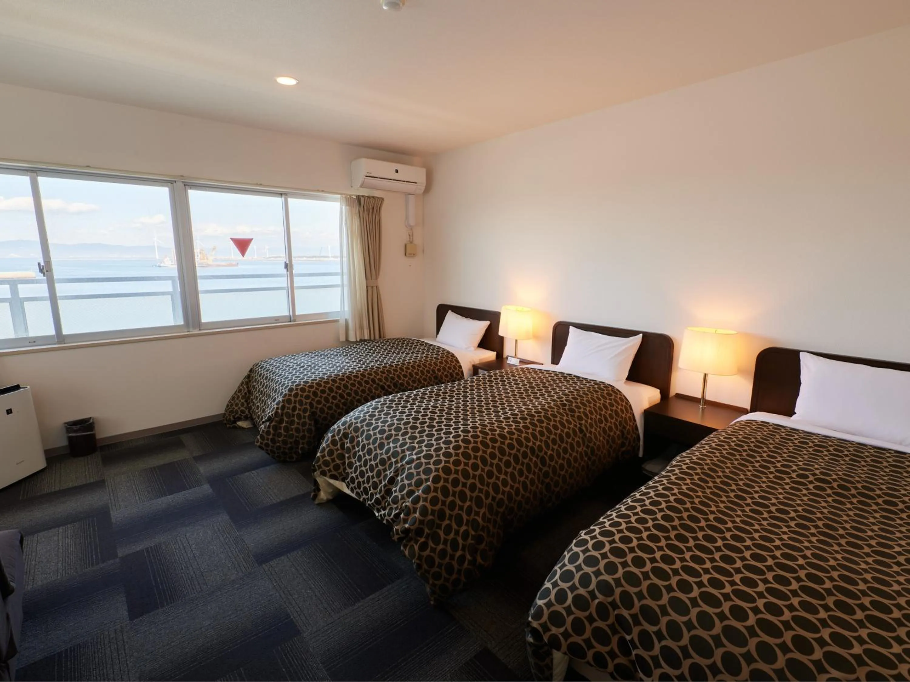 Standard Triple Room in Wind City Hotel