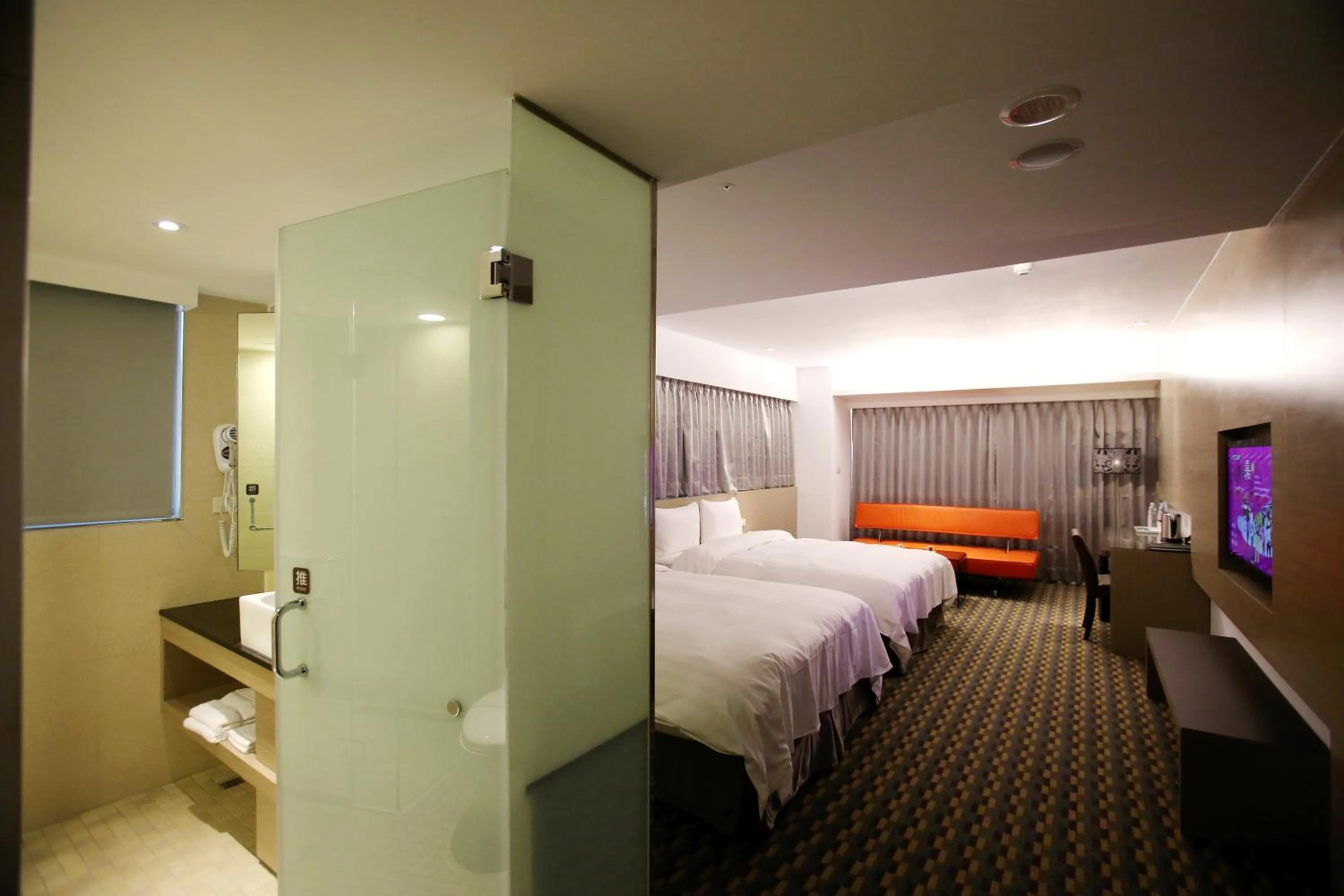 Luxury Quadruple Room in Chiayi Look Hotel