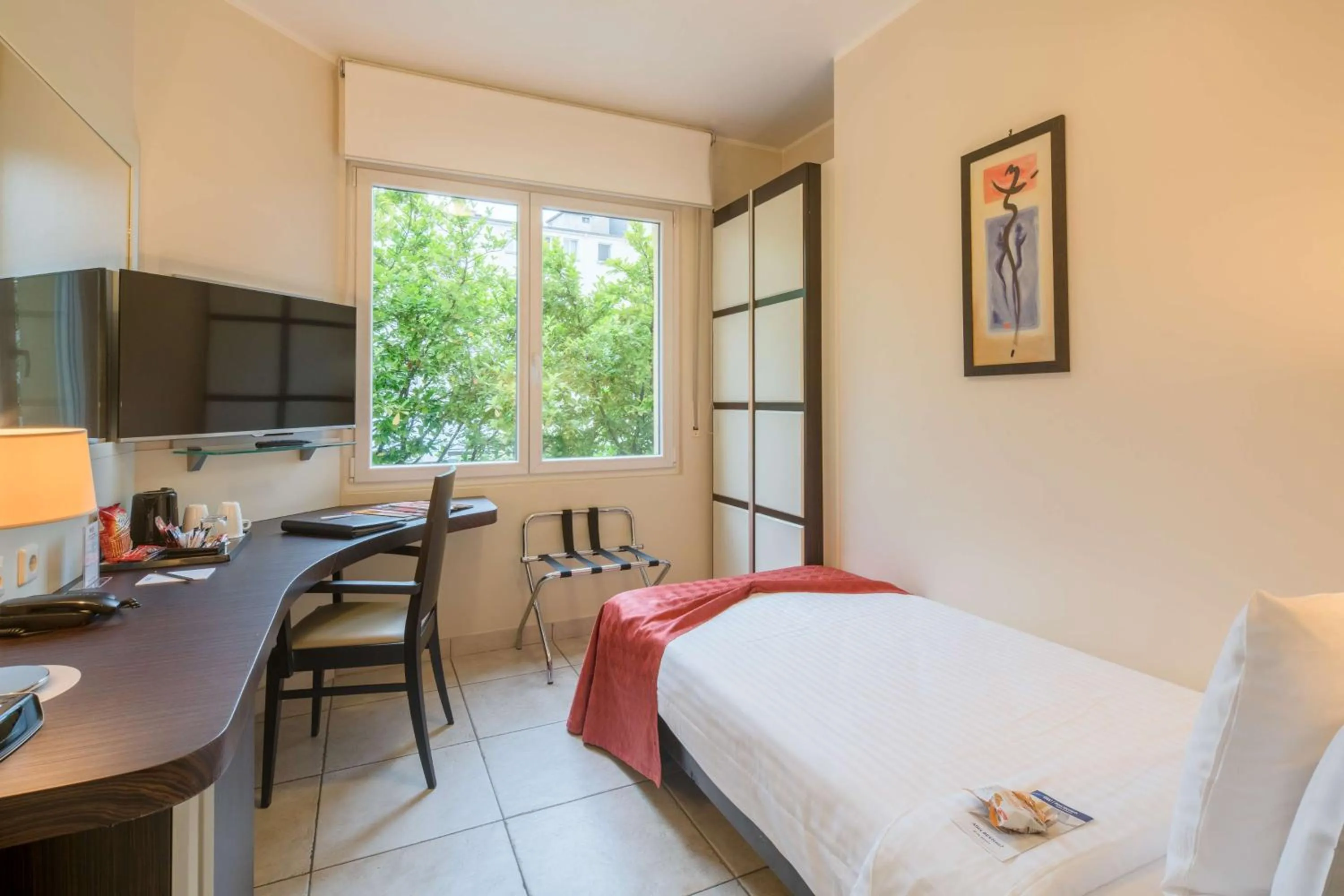 Superior Single Room in Best Western Plus Grand Hotel Victor Hugo