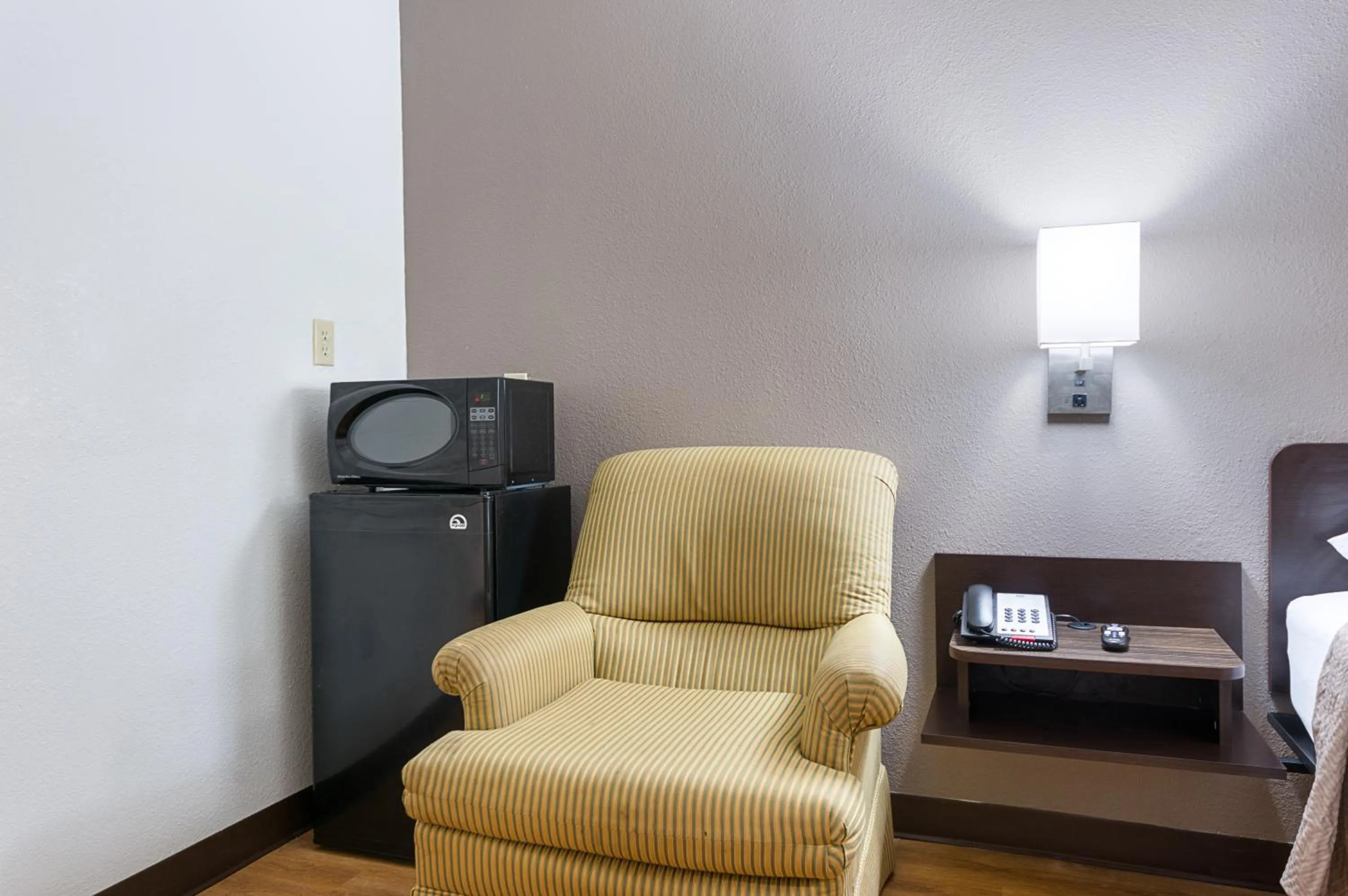 Suite - single occupancy - Smoking in Motel 6-New Iberia, LA