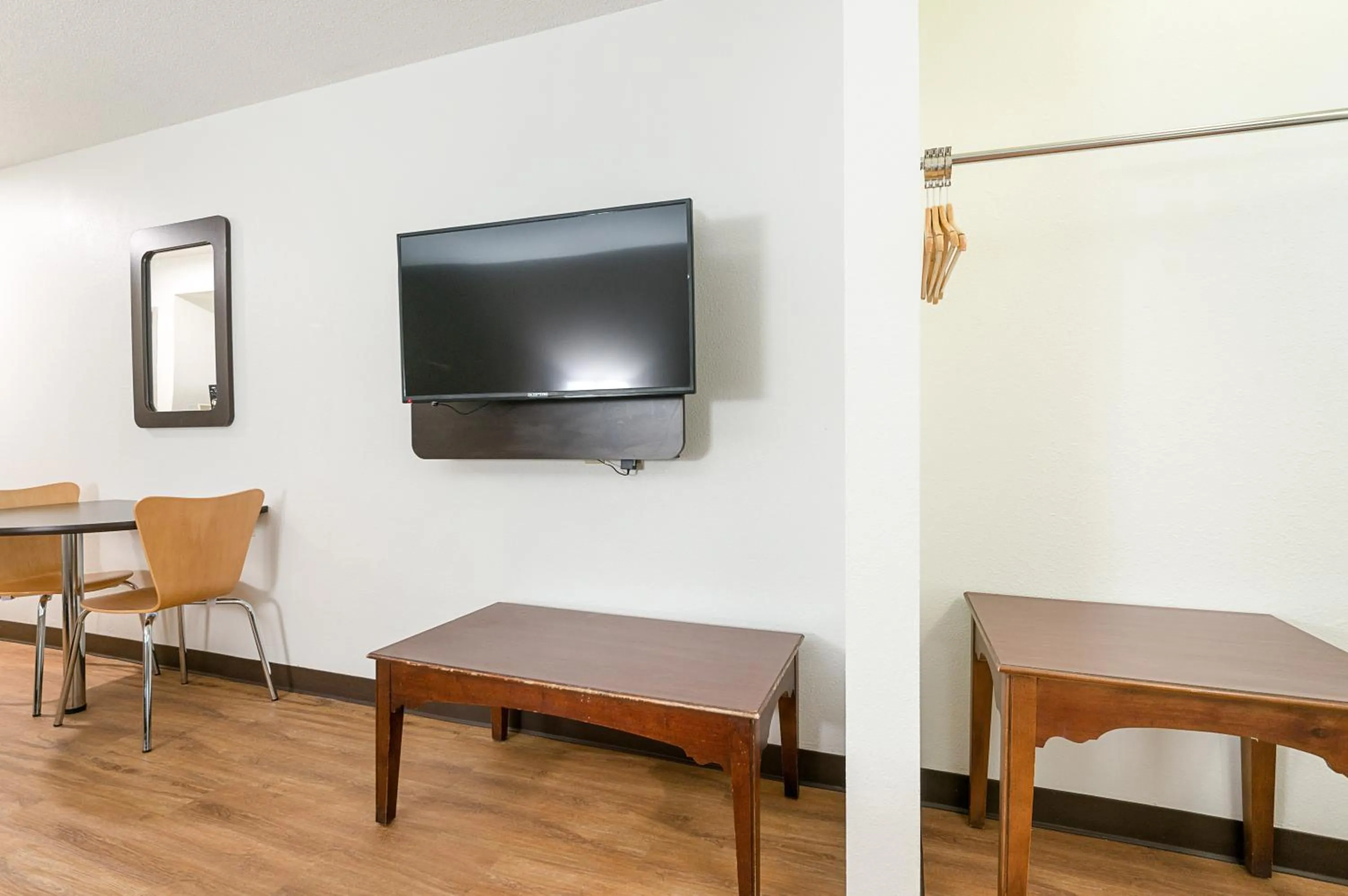 Deluxe Queen Room with Two Queen Beds - single occupancy - Non-Smoking in Motel 6-New Iberia, LA