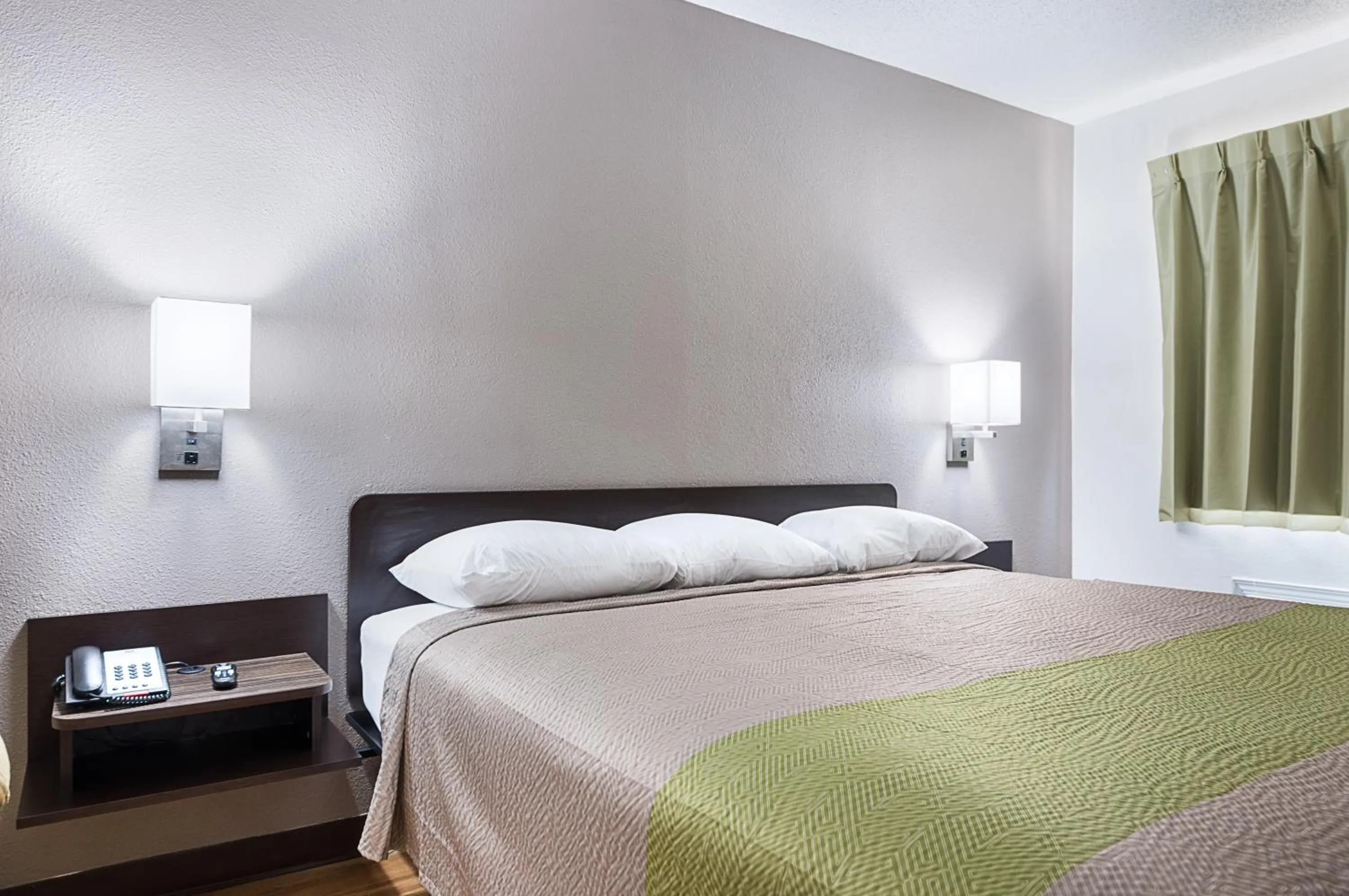 King Room - single occupancy - Disability Access - Non-Smoking in Motel 6-New Iberia, LA