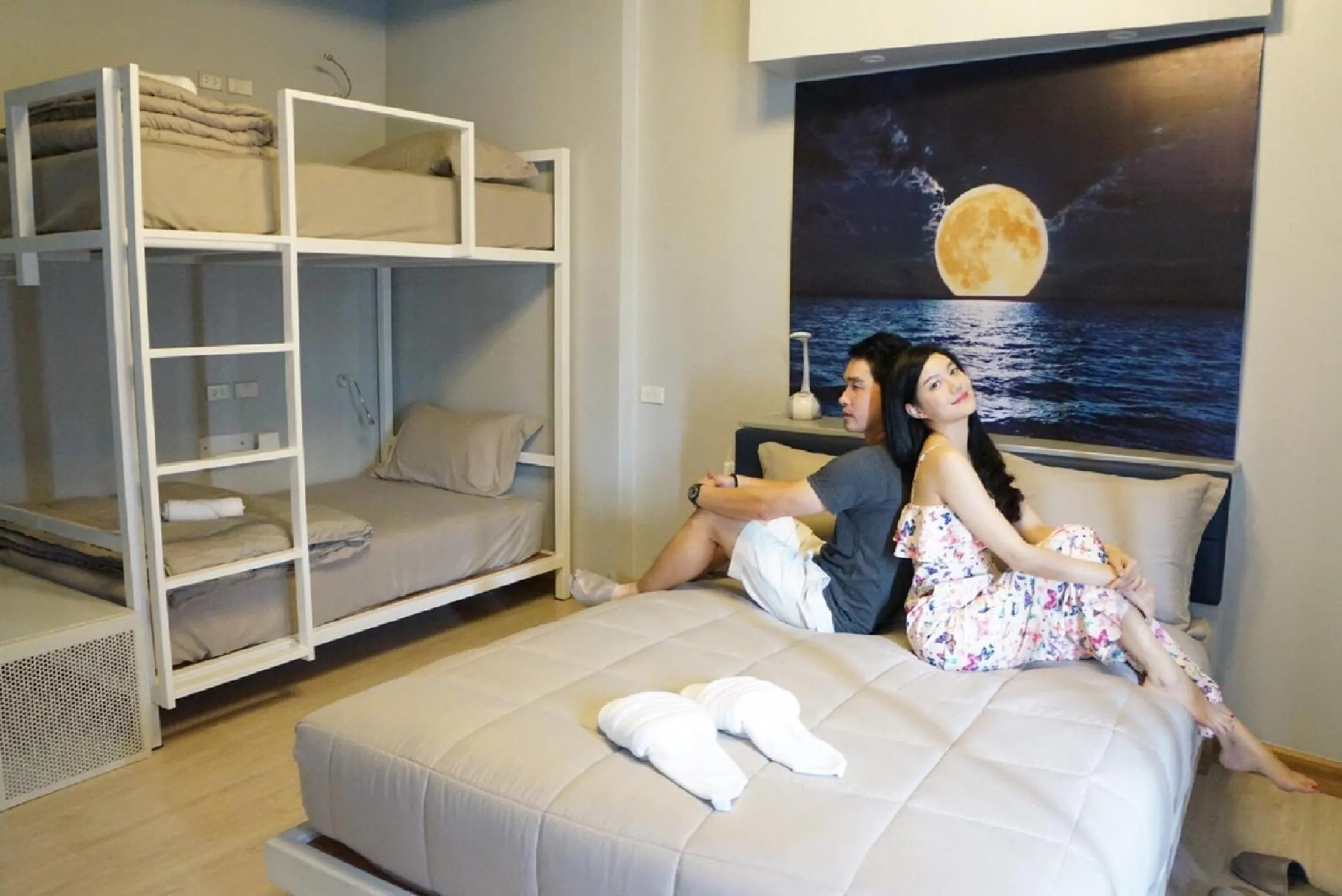Double or Twin Room with Private Bathroom in The Moon Hostel Huahin