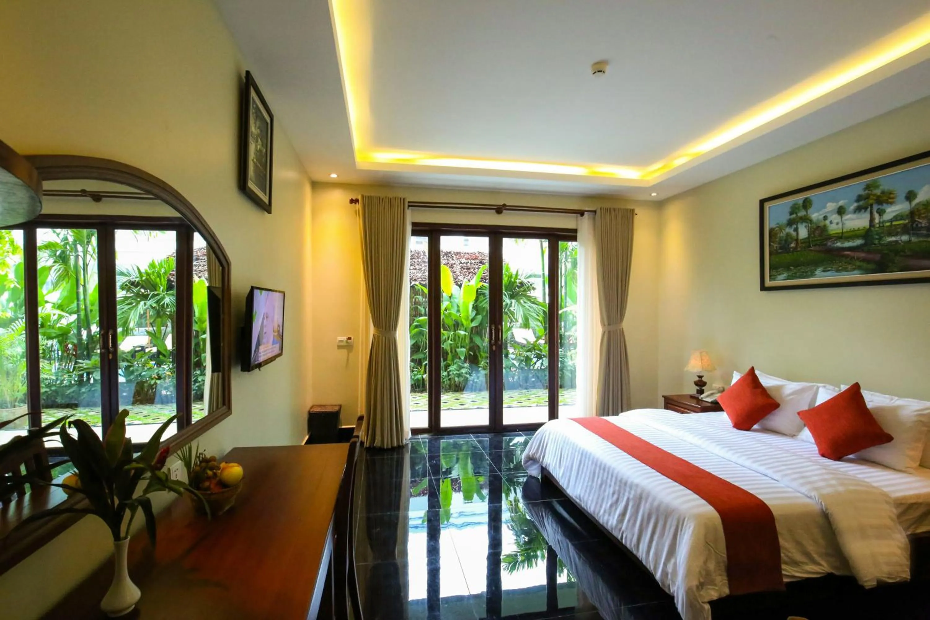 Deluxe Double Room with Pool View and Balcony - Free Pick Up in Chheng Residence