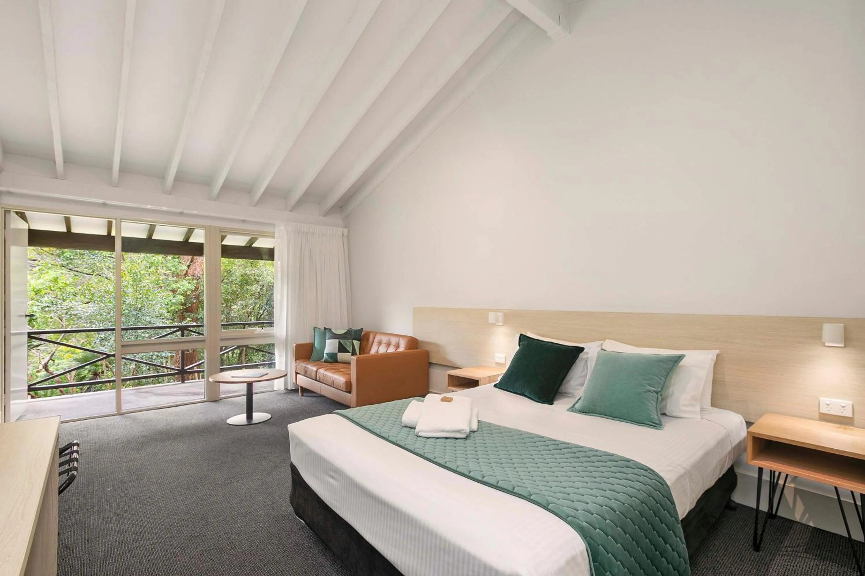 Balcony Room - Queen Bed in Avoca Beach Hotel