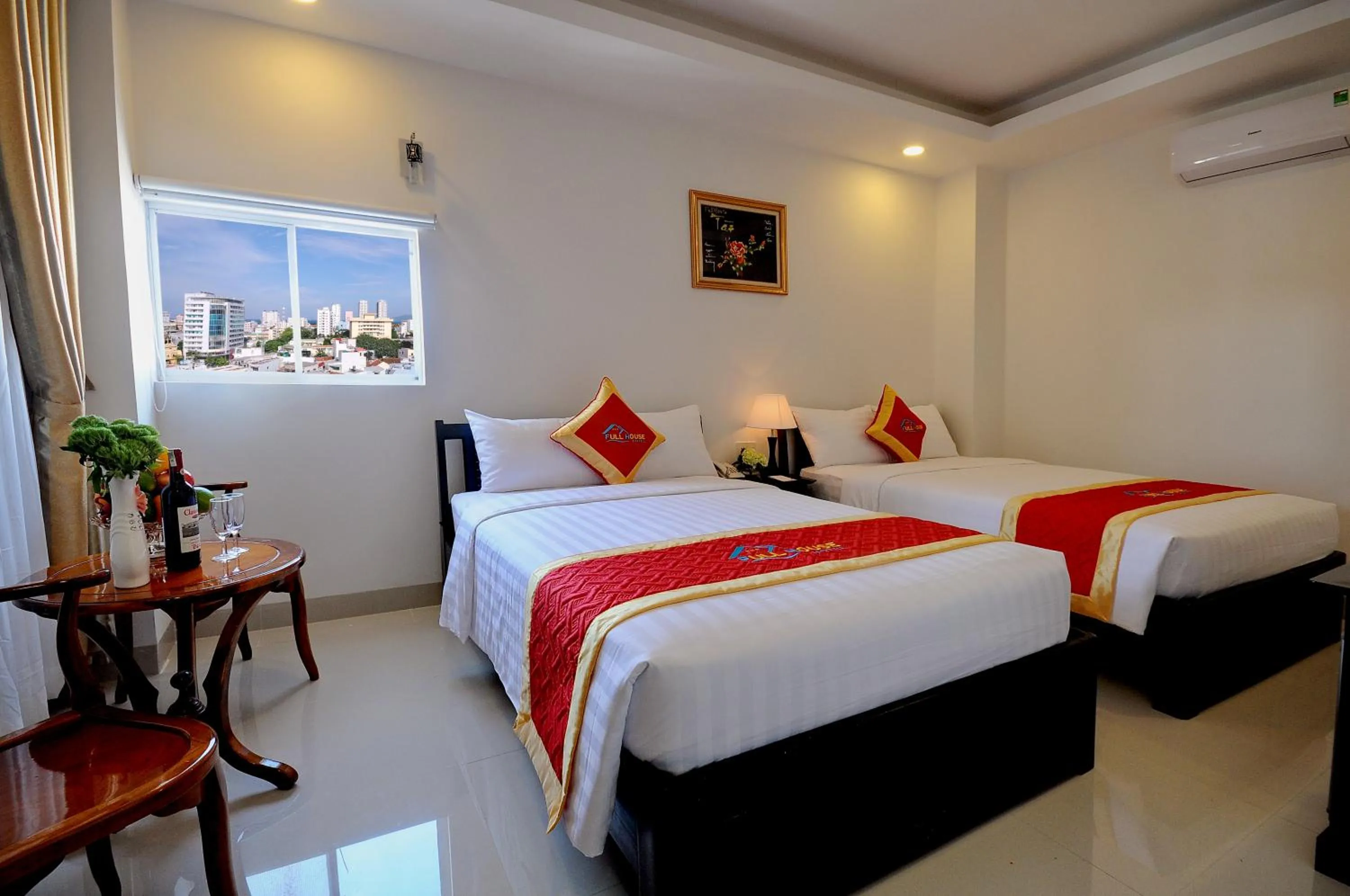 Deluxe City View in Full House Hotel