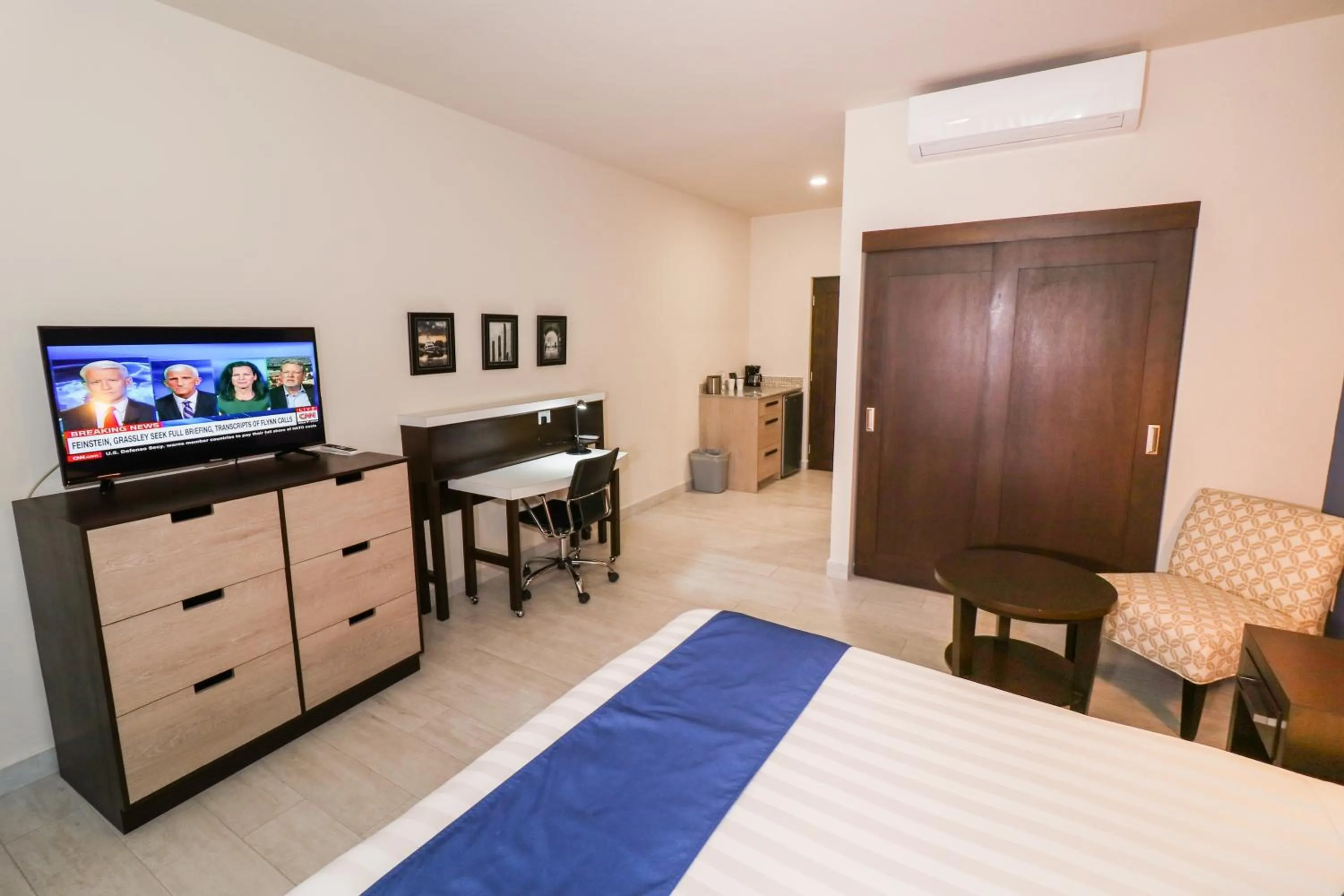 Deluxe Room with One Queen Bed in Medano Hotel and Spa