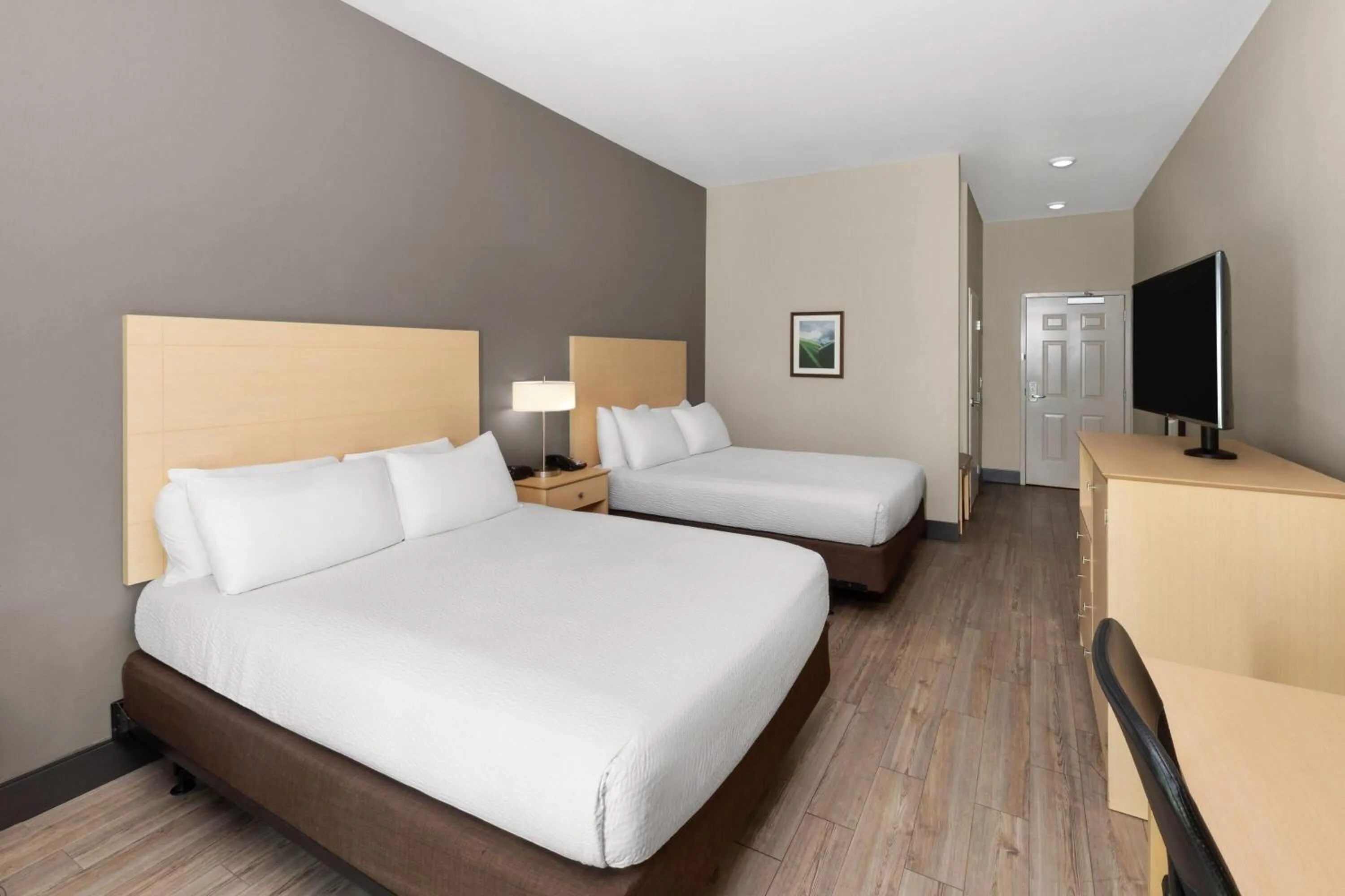 Queen Room with Mobility/Hearing Access and Roll-In Shower - Non-Smoking in Stone Hill Norman, Trademark Collection by Wyndham