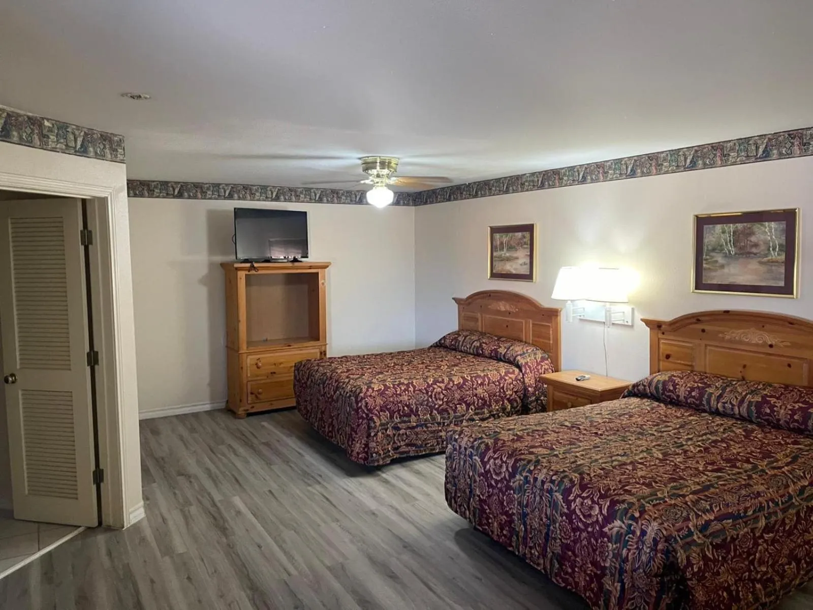 2 Queen Bed Smoking in Lakeside inn & suites by OYO Mathis I 37