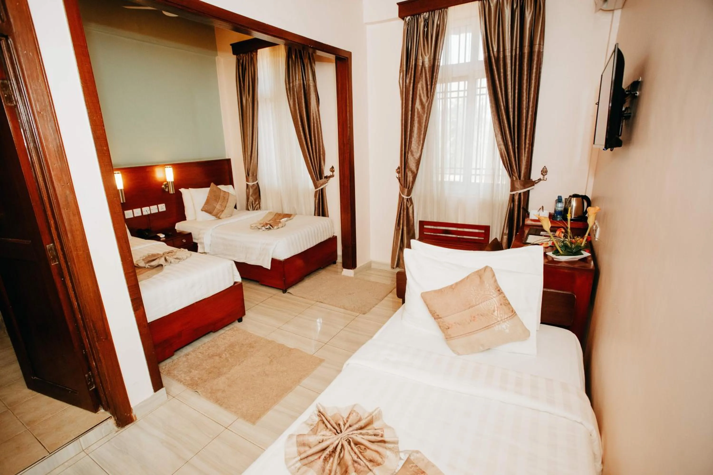 Deluxe Triple Room in Keys Hotel