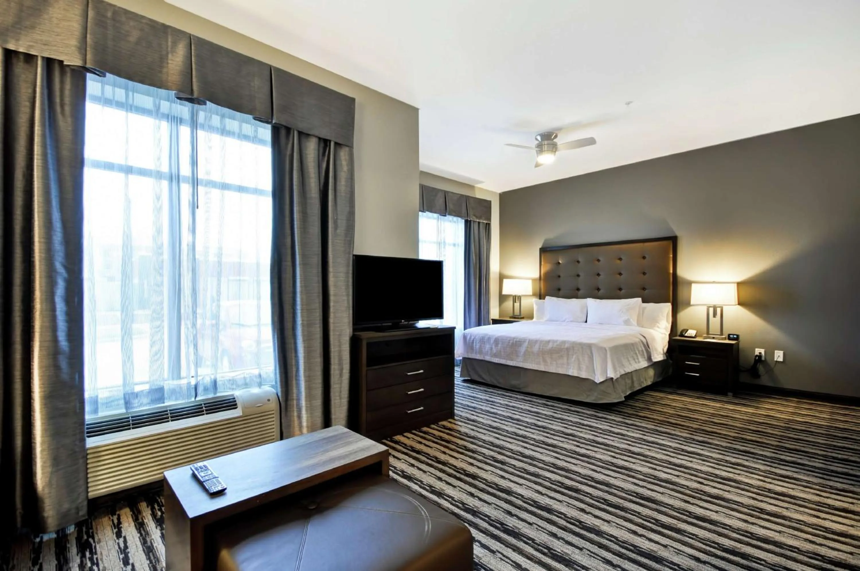 King Studio with Roll-In Shower - Mobility and Hearing Access/Non-Smoking in Homewood Suites by Hilton Cincinnati/West Chester