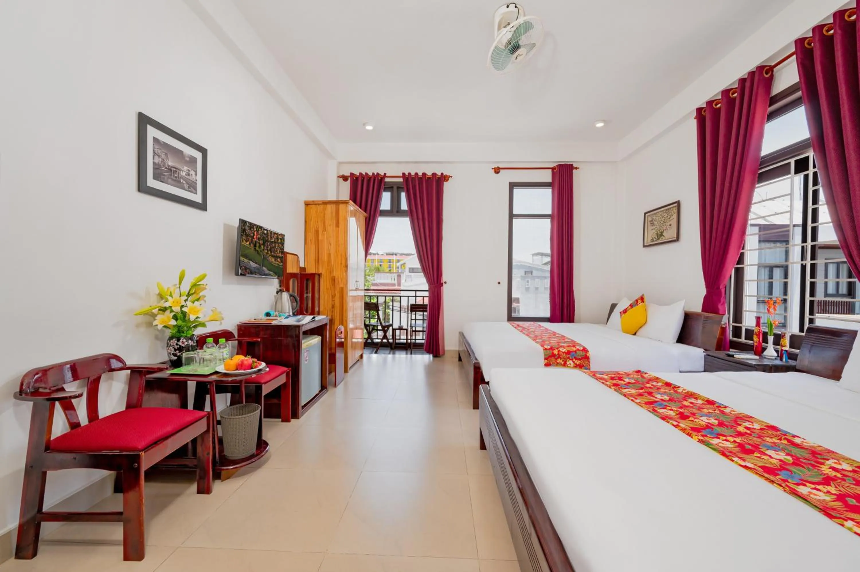 Family Room with Balcony in Quynh Chau Homestay Hội An