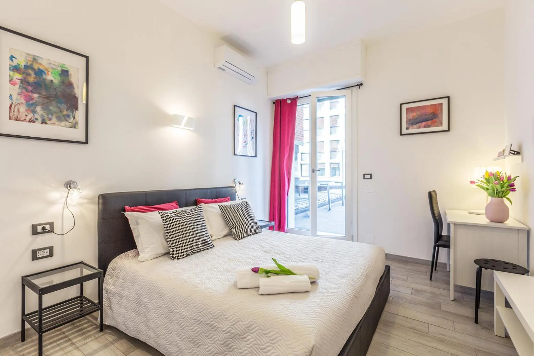 Deluxe King Room in Central City Rooms