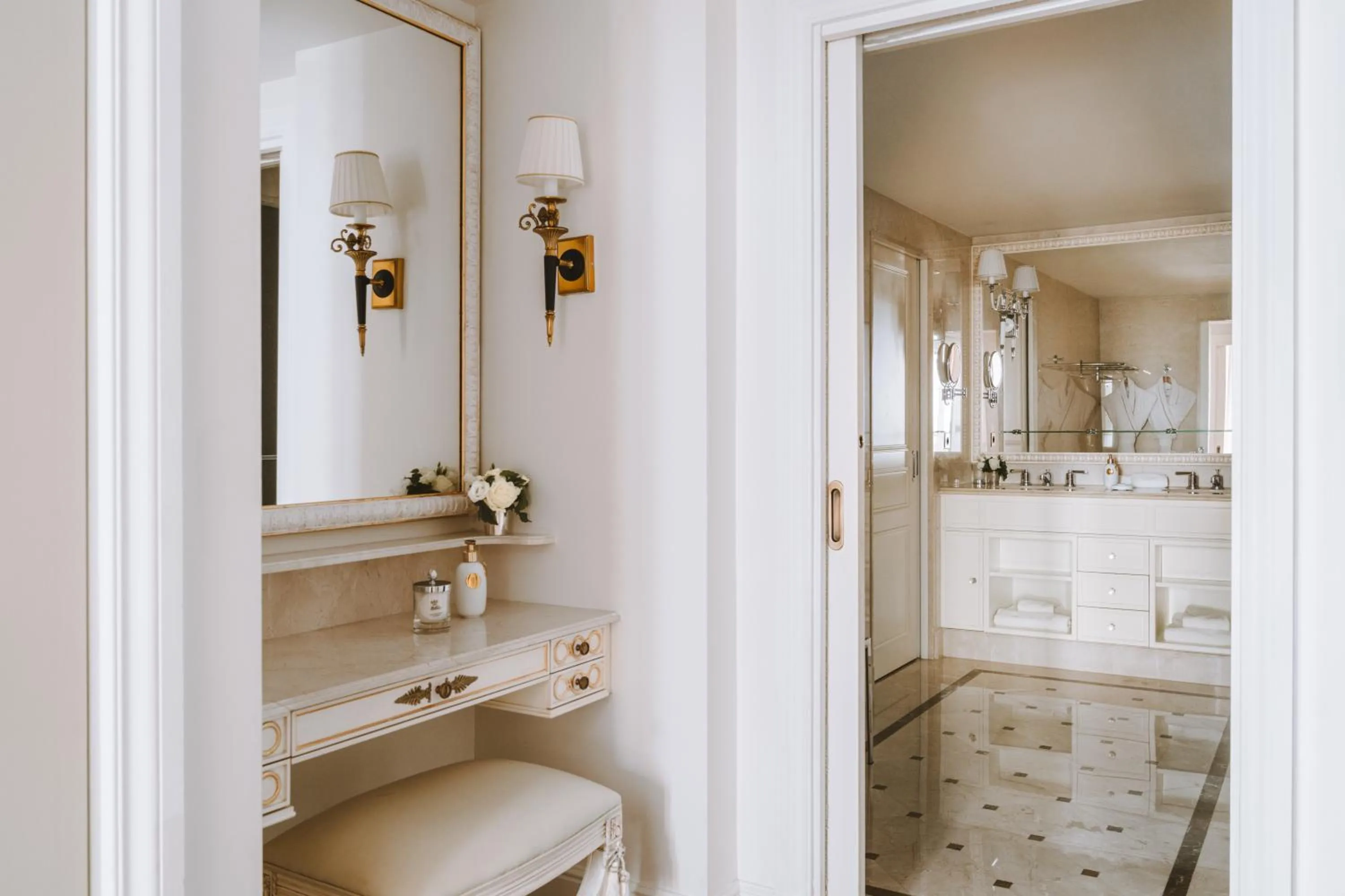 Suite Elysée in Hotel Splendide Royal Paris - Relais & Châteaux