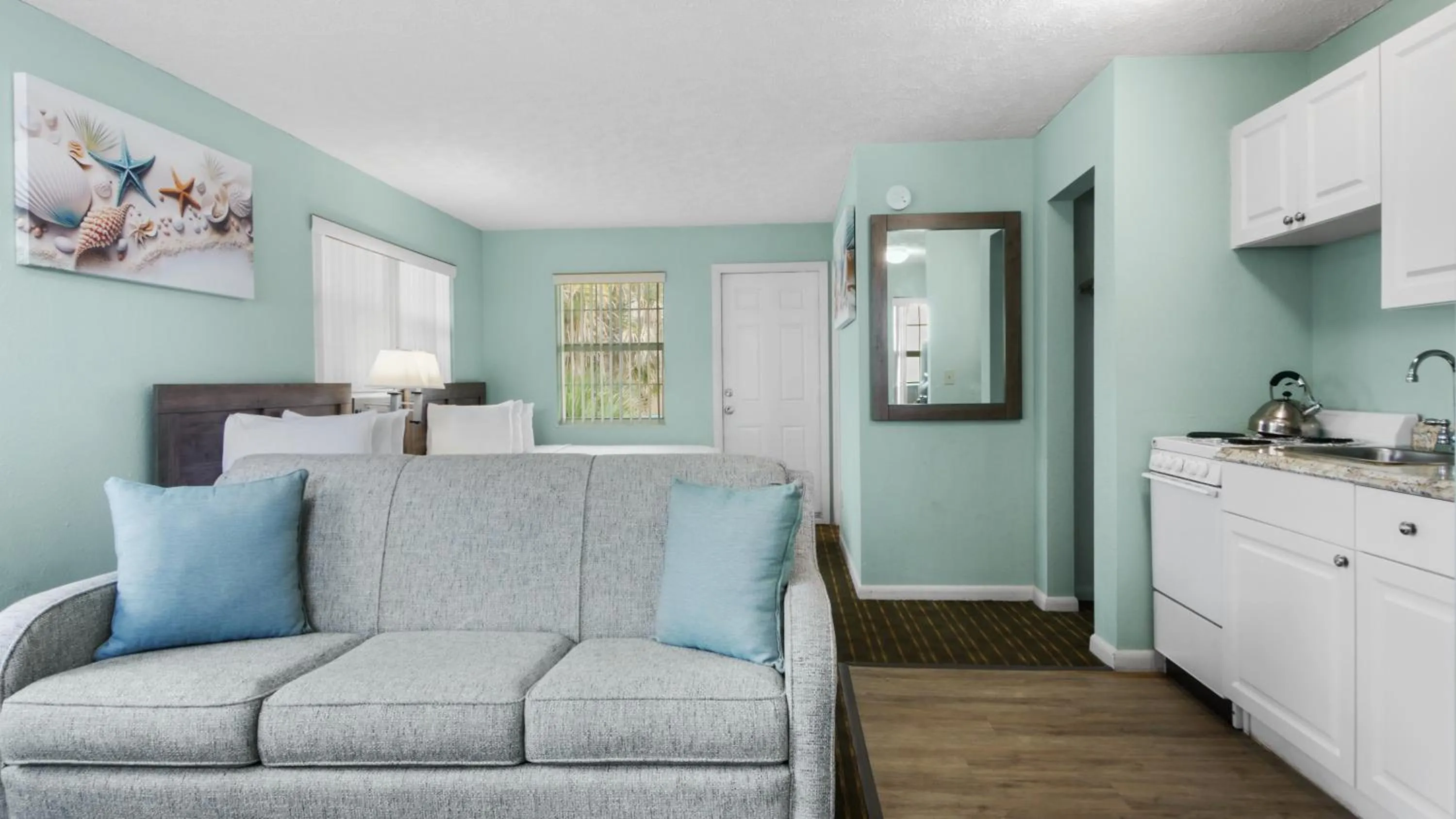 Studio Apartment in Ocean Court Beachfront Hotel