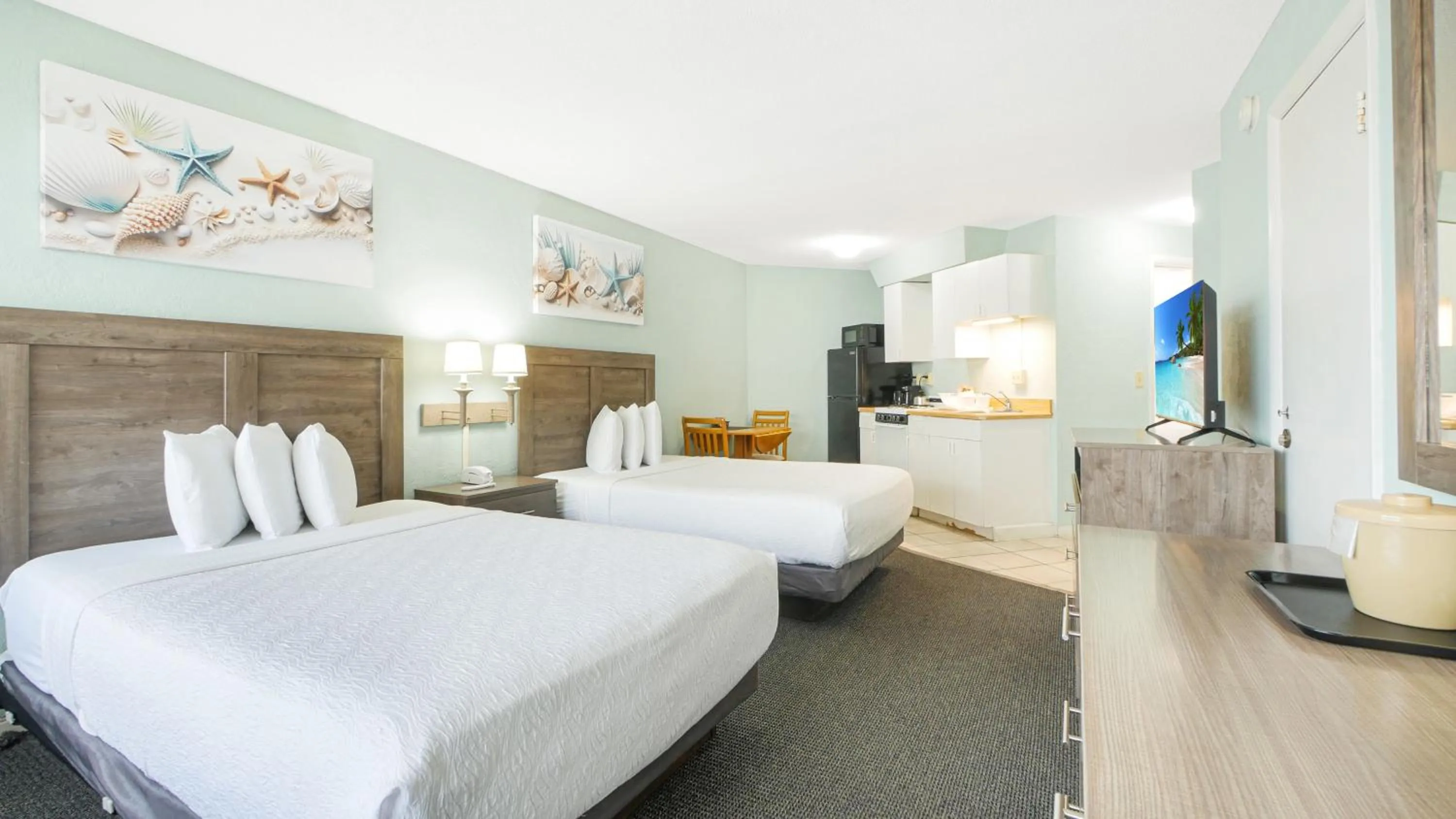 Double Room with Balcony in Ocean Court Beachfront Hotel