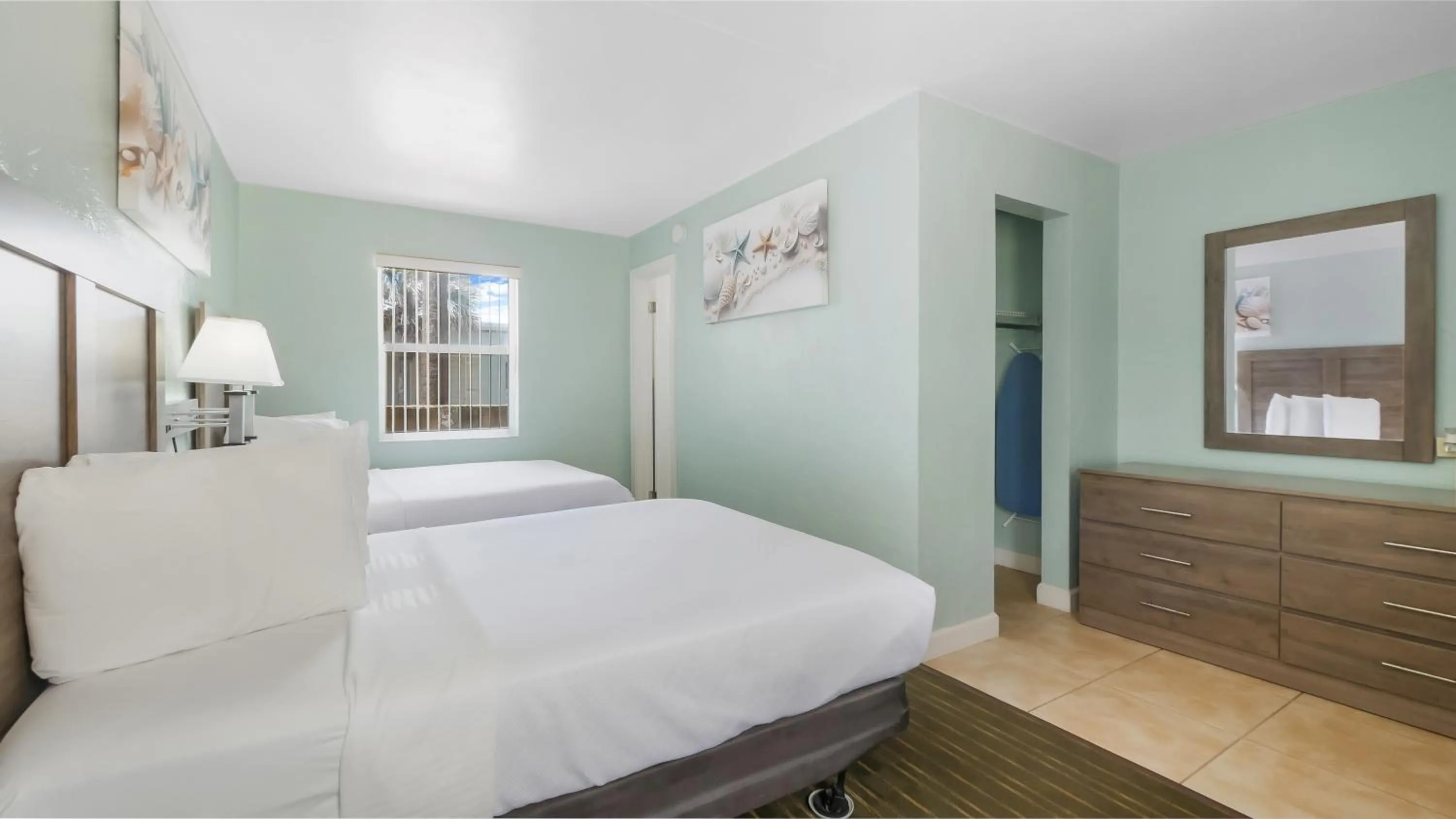 Standard Double Room in Ocean Court Beachfront Hotel