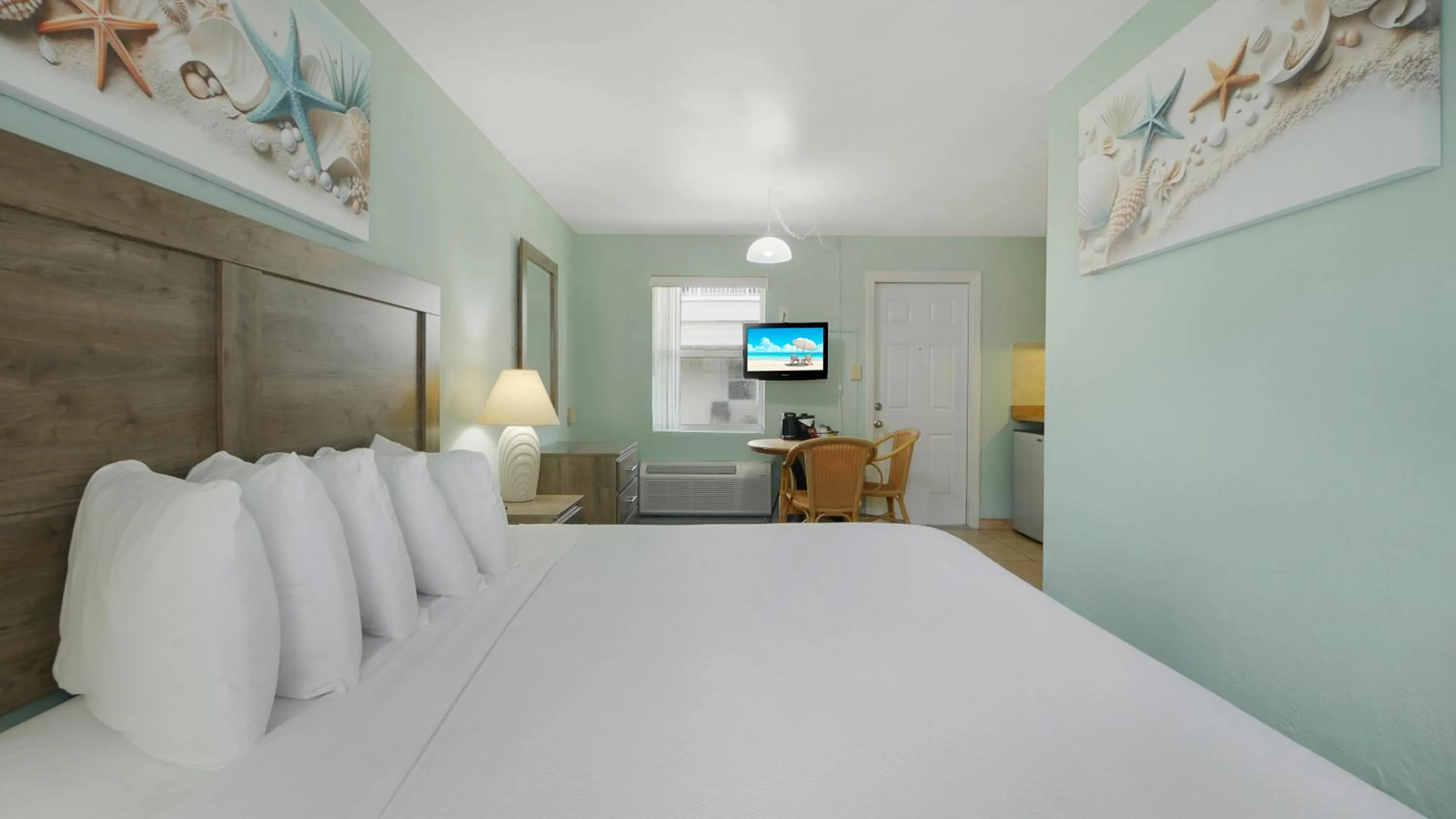 King Studio in Ocean Court Beachfront Hotel