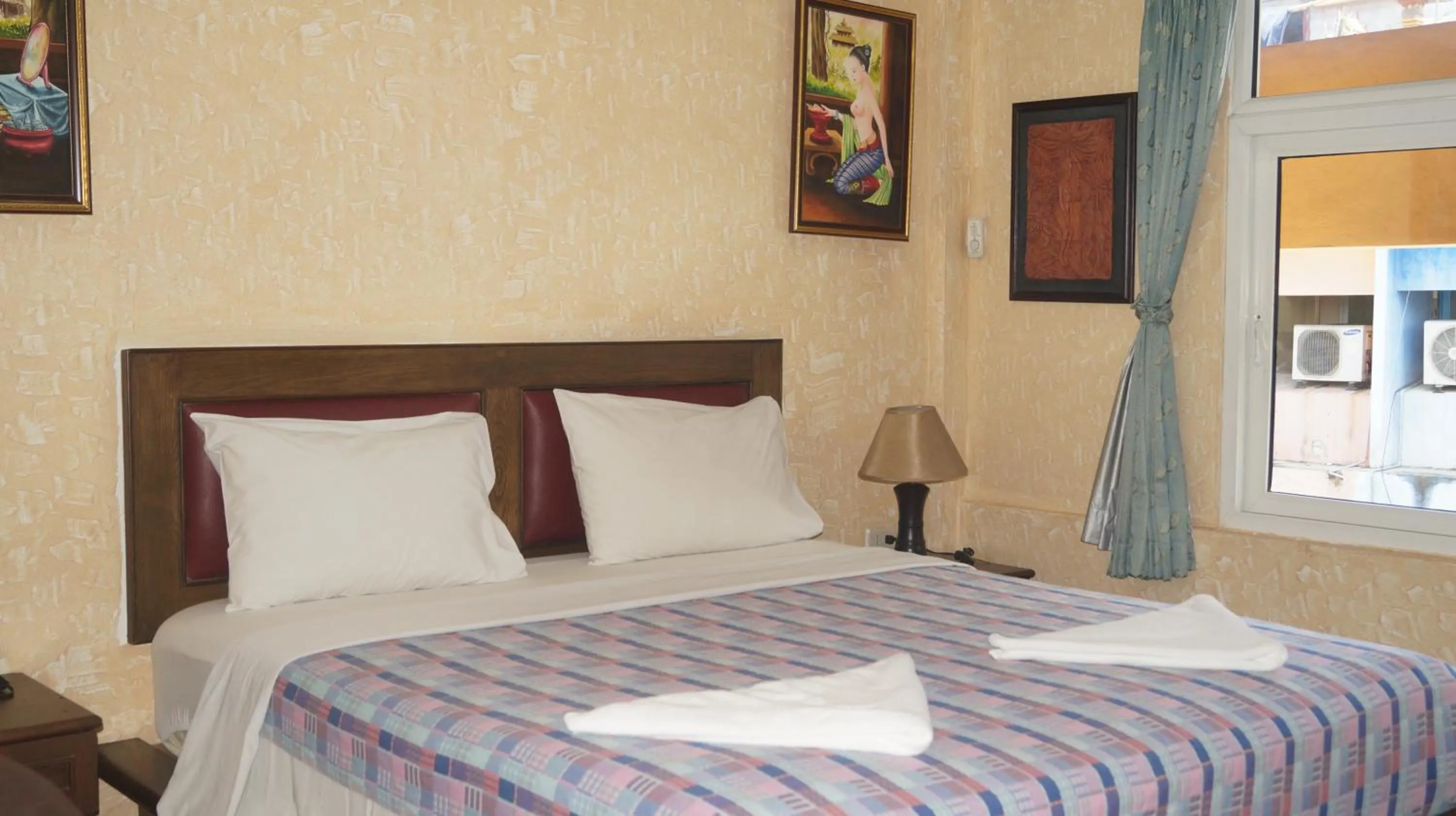 Deluxe King Room in Queen Victoria Inn