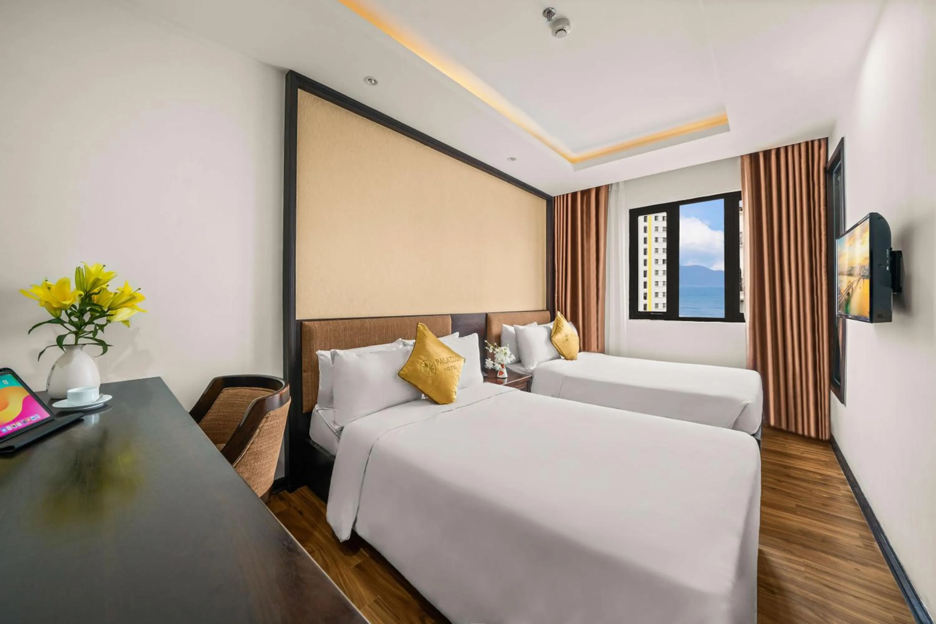 Deluxe Twin Room in Palazzo Luxury Hotel & Bistro - Central My Khe Beach Walking Street