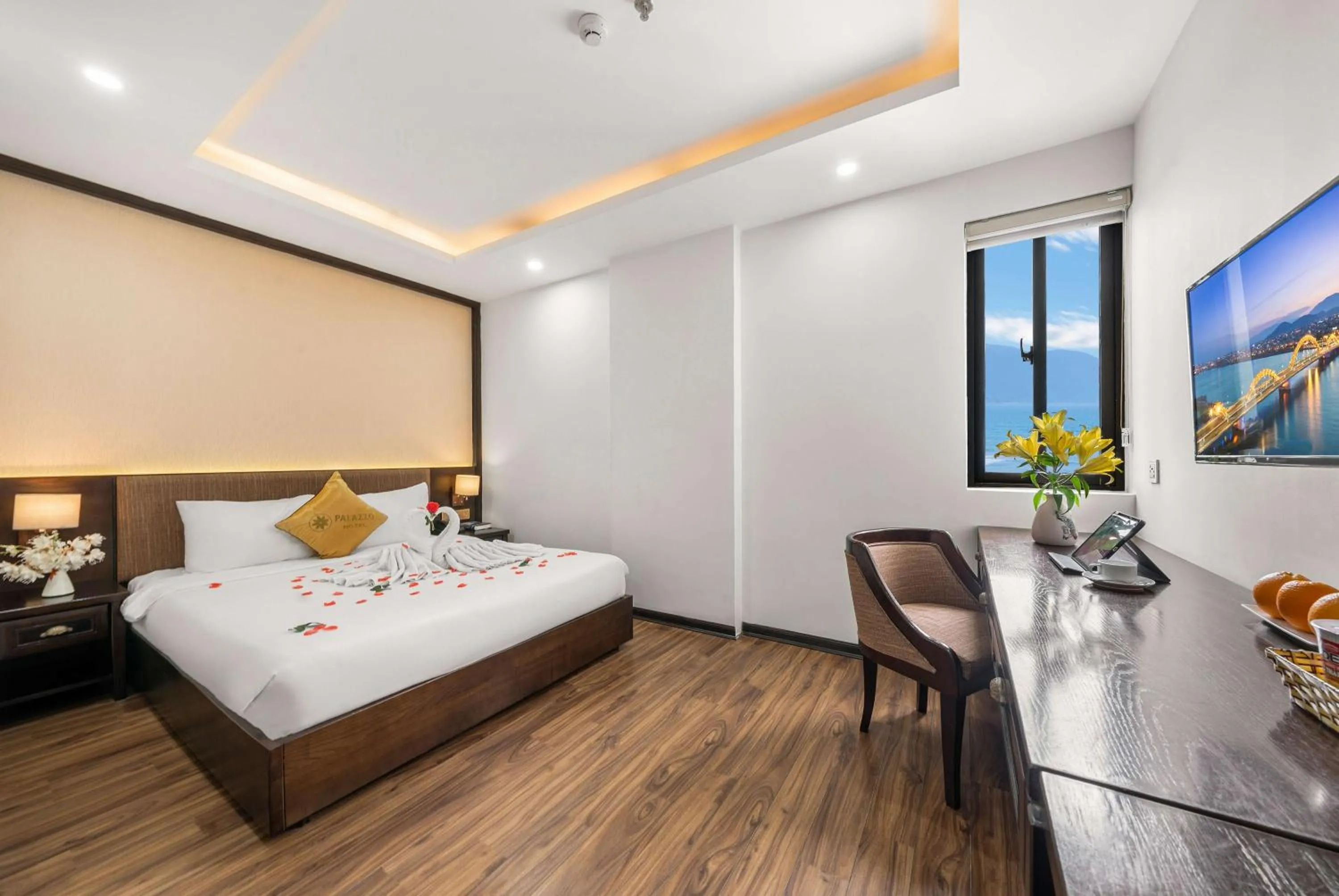 Deluxe Double Room in Palazzo Luxury Hotel & Bistro - Central My Khe Beach Walking Street