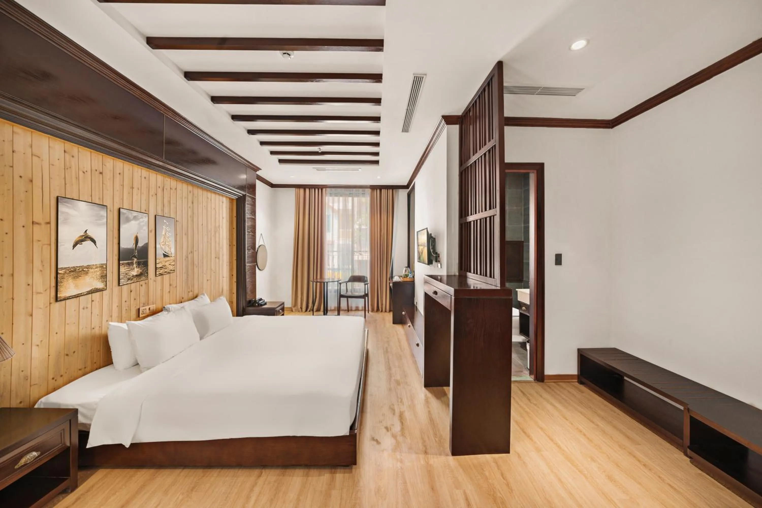 Junior Suite with Balcony in Palazzo Luxury Hotel & Bistro - Central My Khe Beach Walking Street