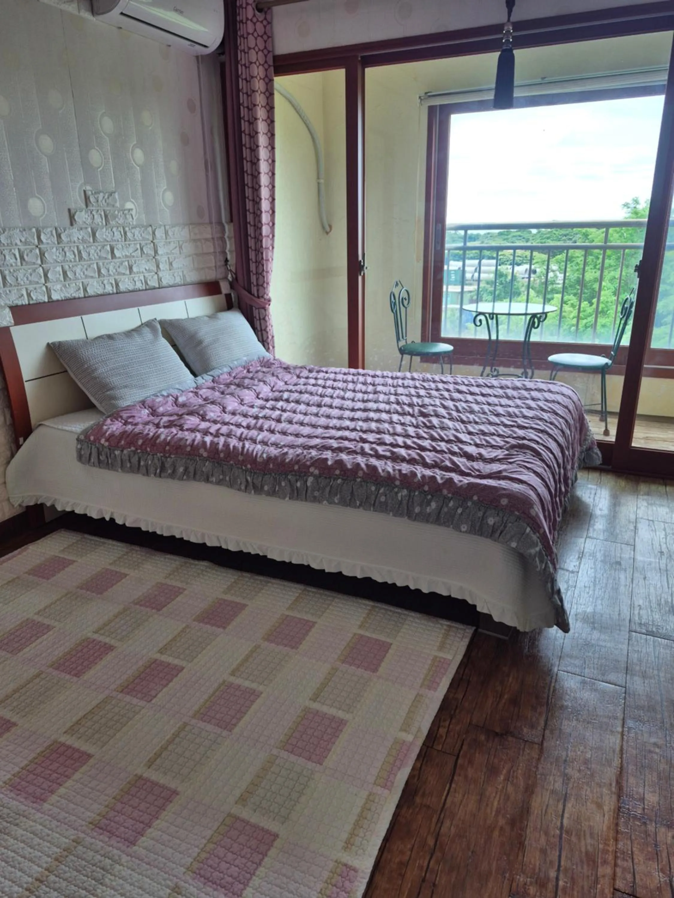 Triple Room in Jun House