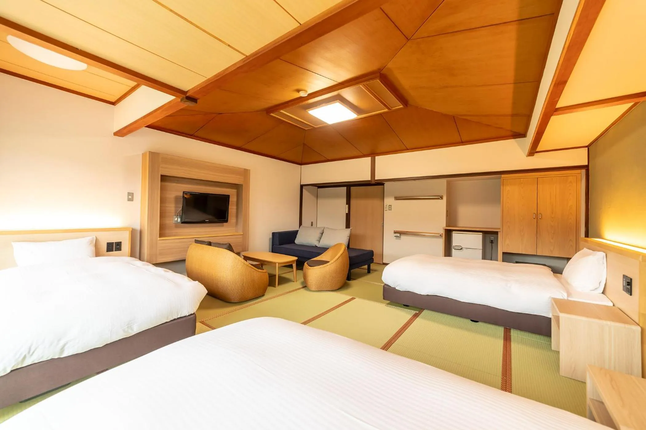 Modern Triple Room with Tatami Area - Non-Smoking - River Side - Shared Bathroom in Ooedo Onsen Monogatari Premium Kinosaki