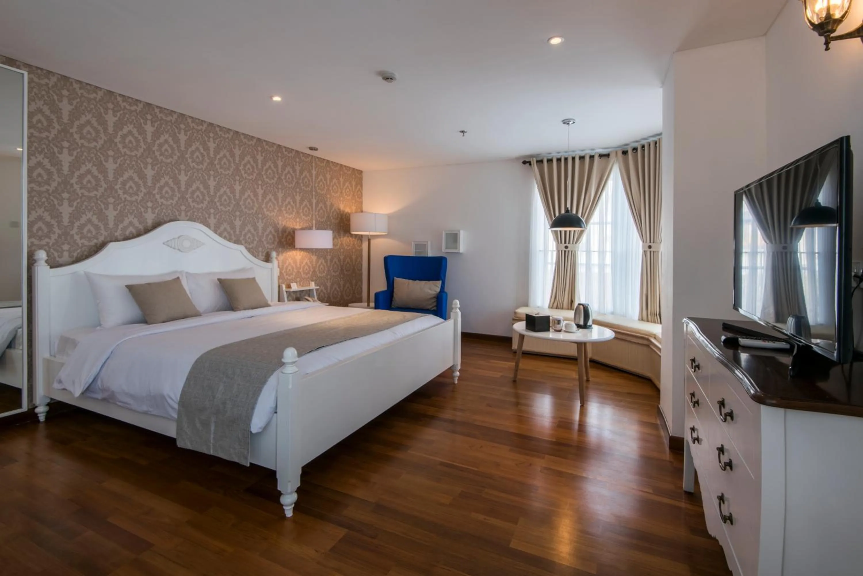 Victorian - Queen Room with Bath in Yan's House Hotel