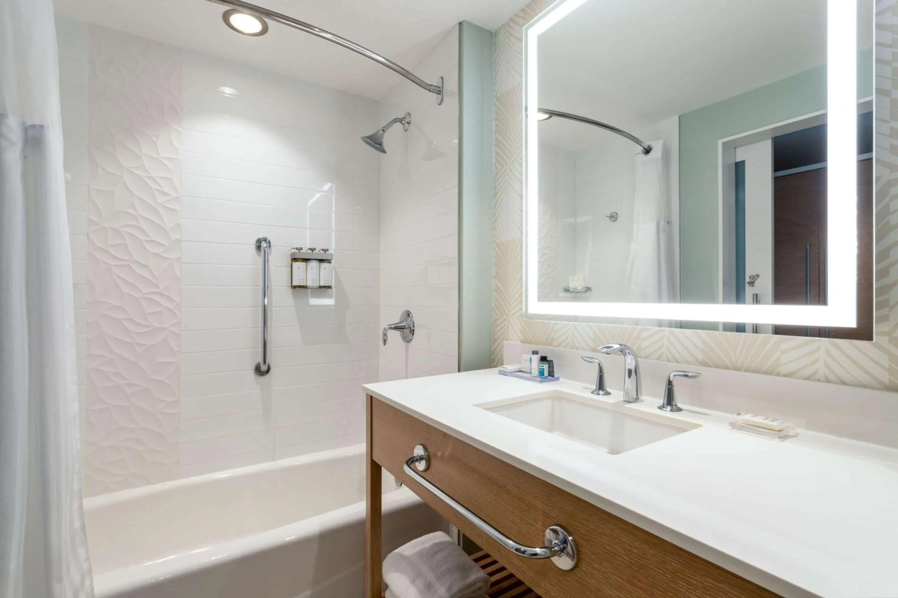 Deluxe King Room with Intracoastal View in Wyndham Grand Clearwater Beach