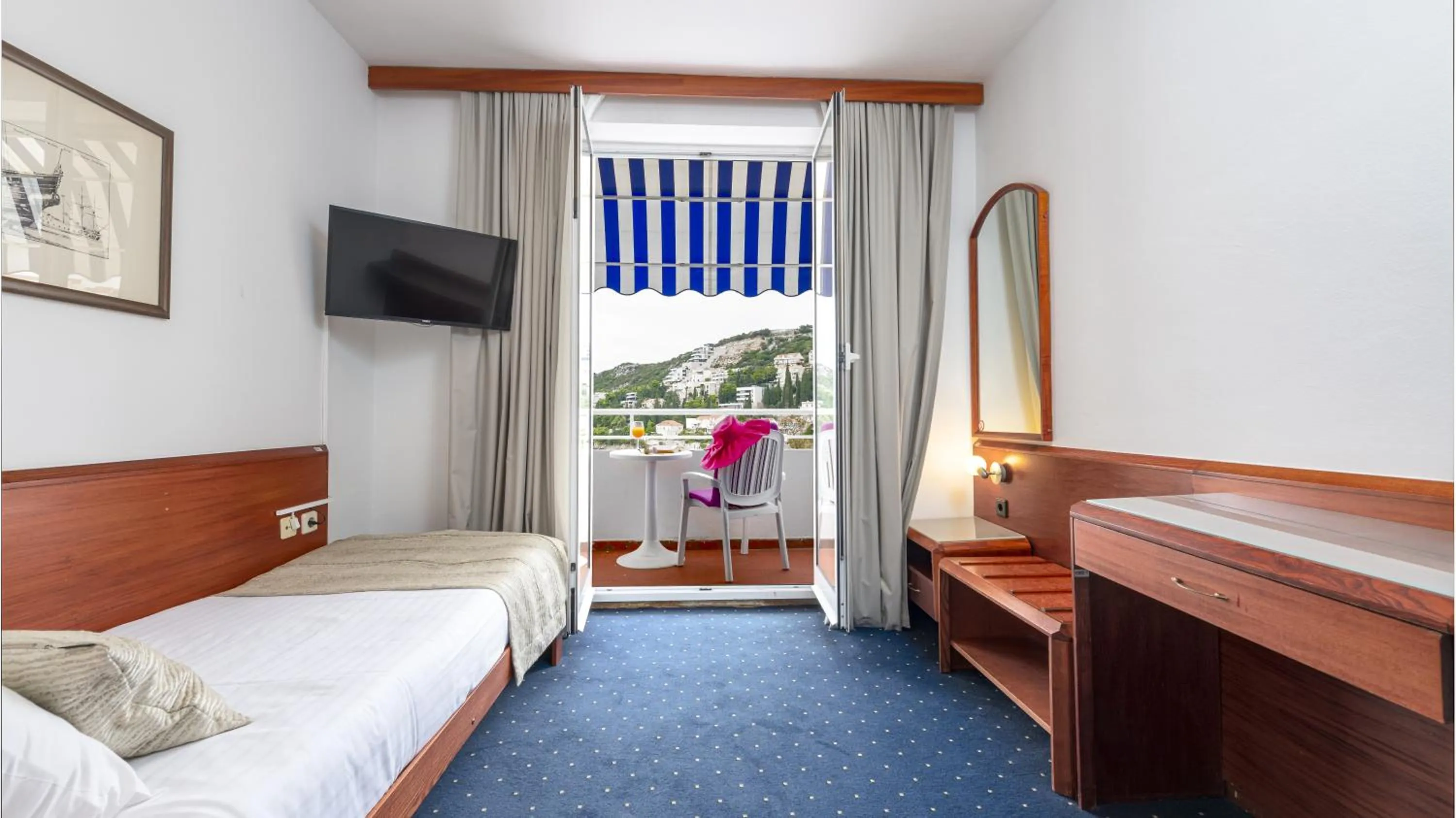 Standard Single Room in Hotel Komodor