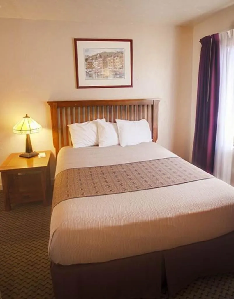 Two Bedroom with Ocean View #131 in Capitola Venetian Vacation Rentals