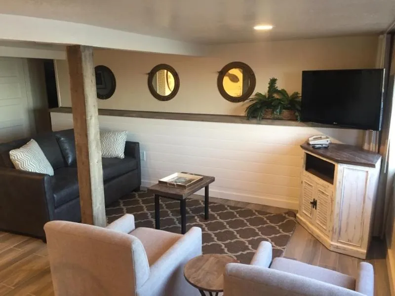 Family Suite in Capitola Venetian Vacation Rentals