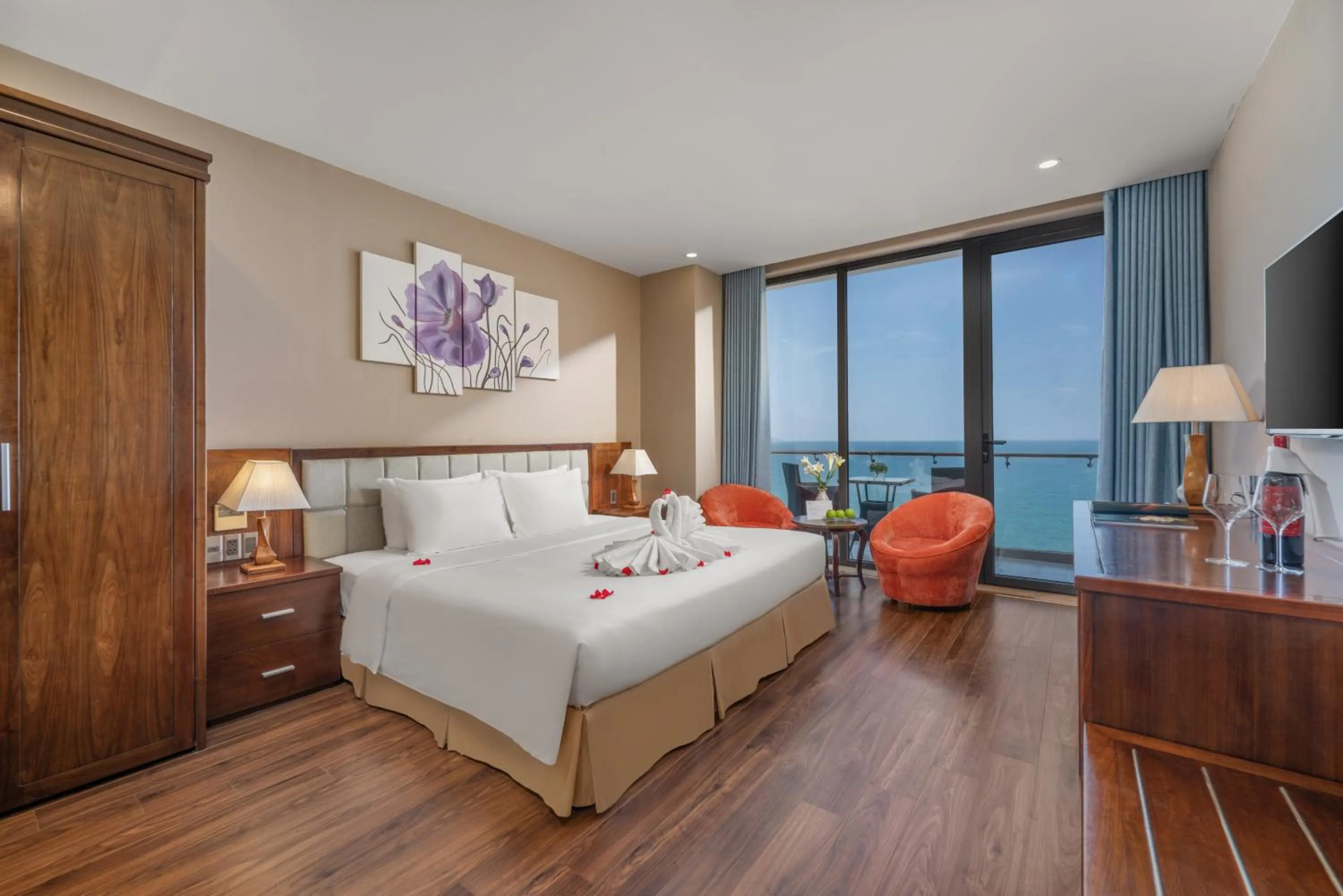 Junior King Ocean View with Balcony in Yarra Ocean Suites Danang