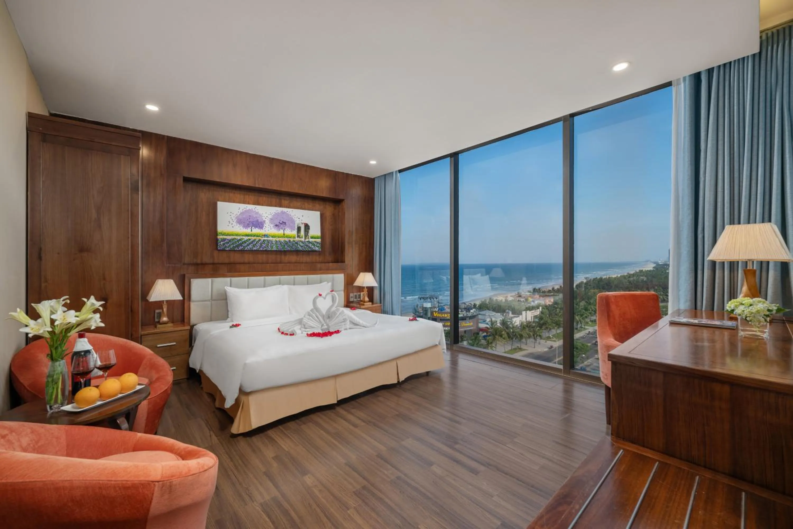 Yarra King Room with Partial Sea View in Yarra Ocean Suites Danang