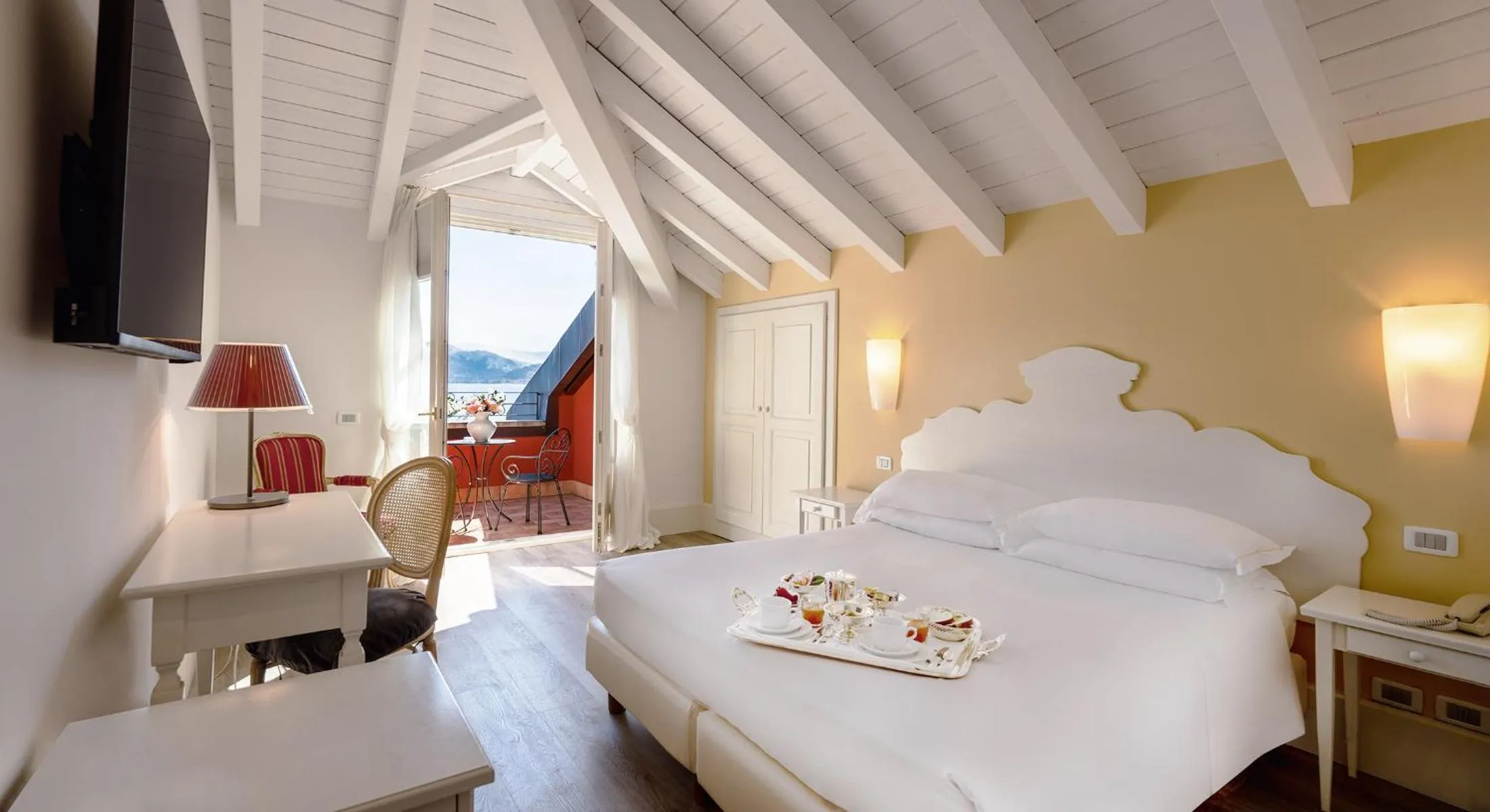 "King" Room with Lake View in Hotel Cannero