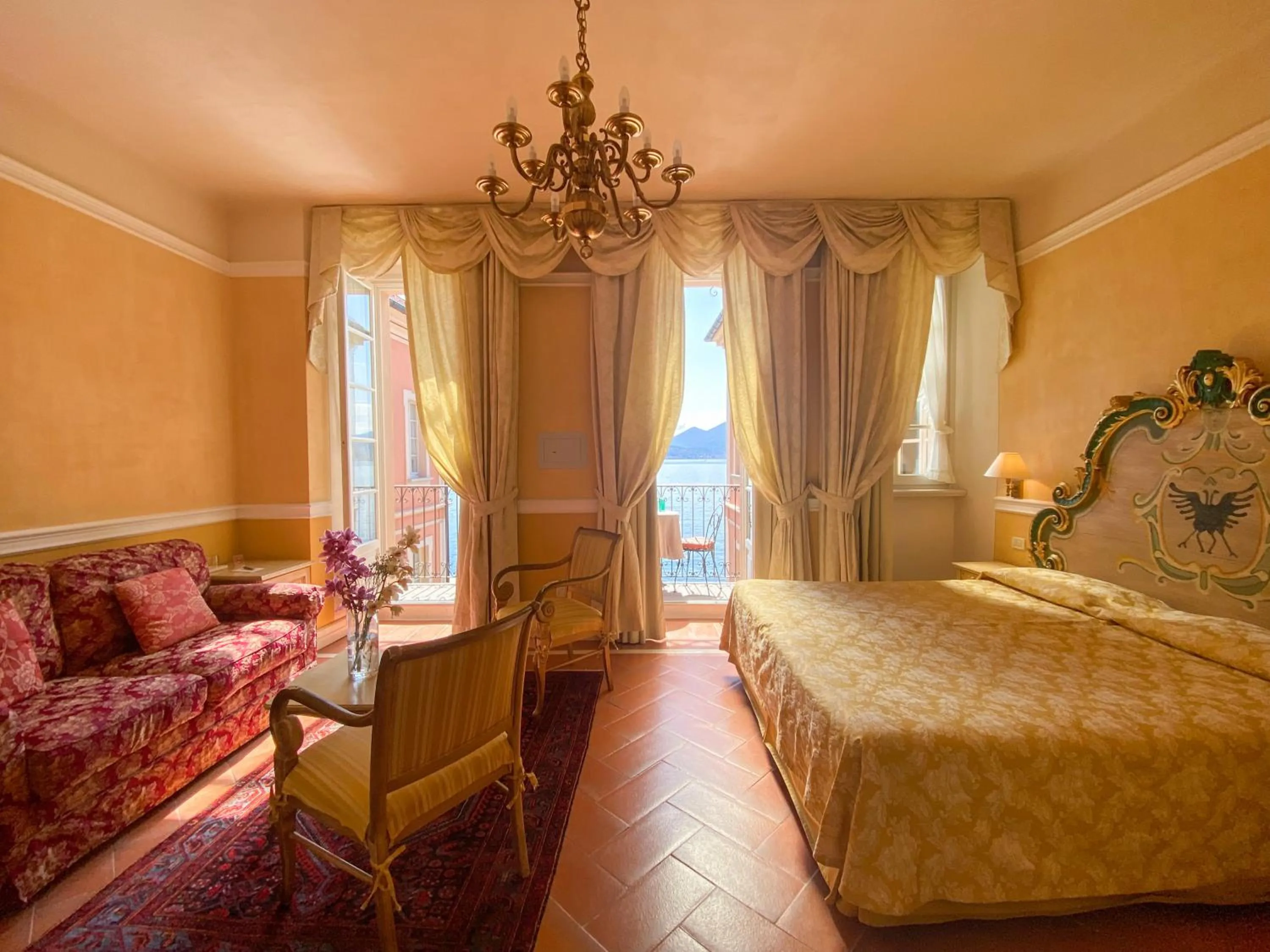 Junior Suite with Balcony in Hotel Cannero