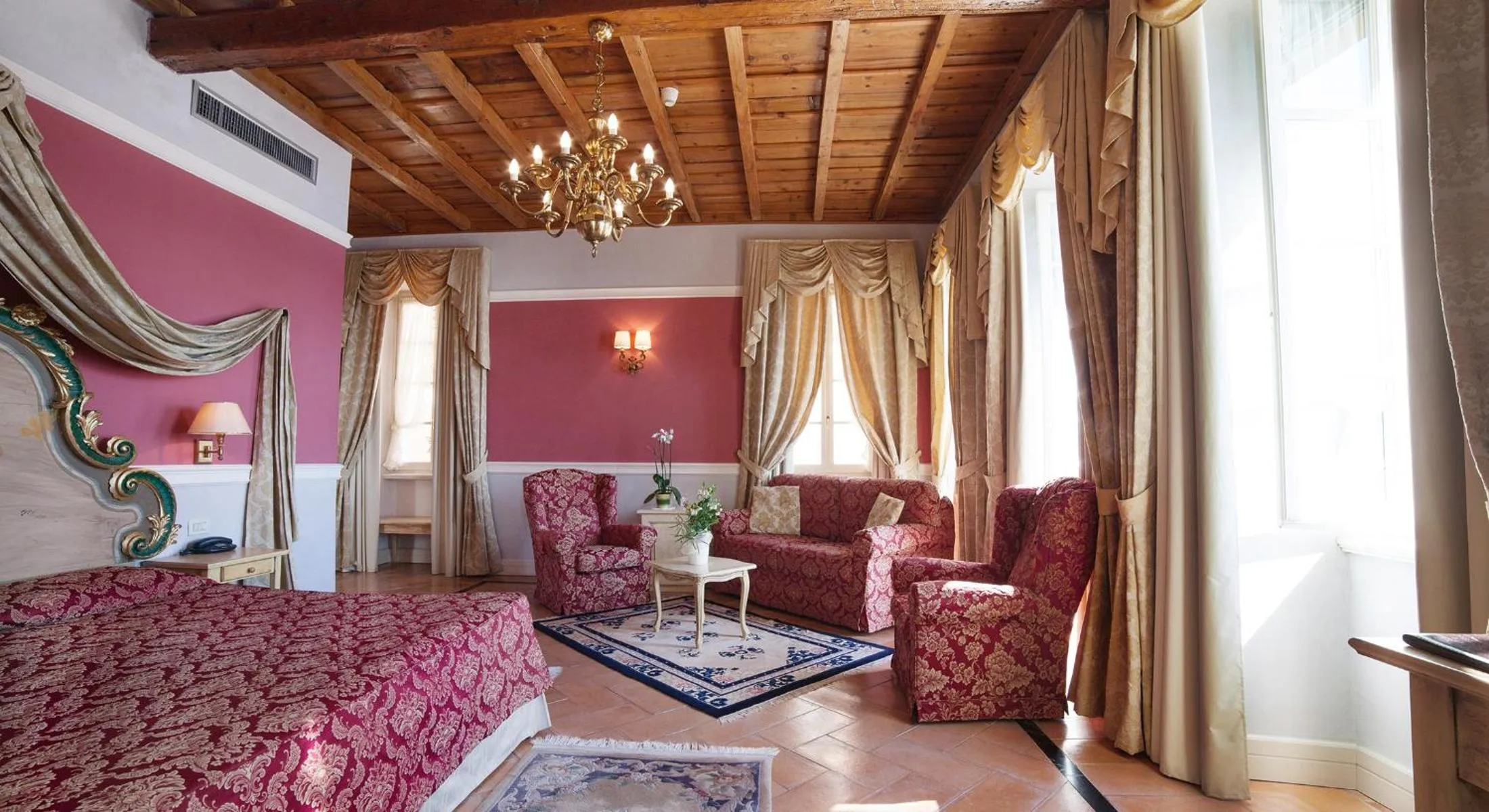 Suite with Lake View in Hotel Cannero