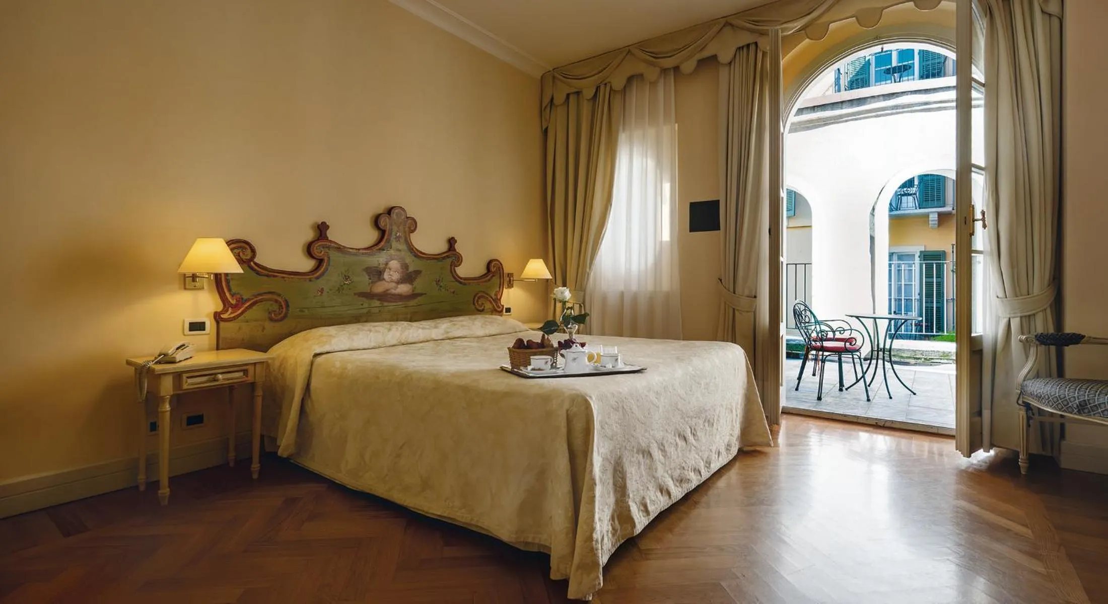 "King" Room with Balcony in Hotel Cannero