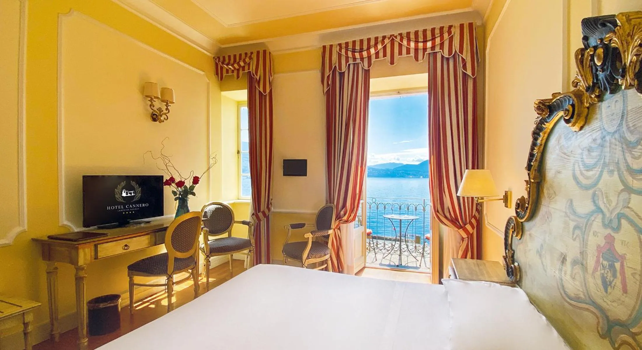 Superior Double or Twin Room with Lake View in Hotel Cannero