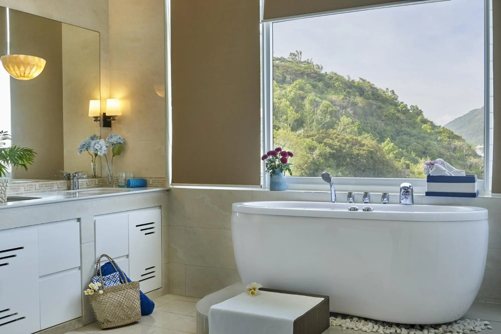 Jacuzzi Suite with Hill View - Spa Inclusive in The Wind Resort - Tropical Hillside Escape